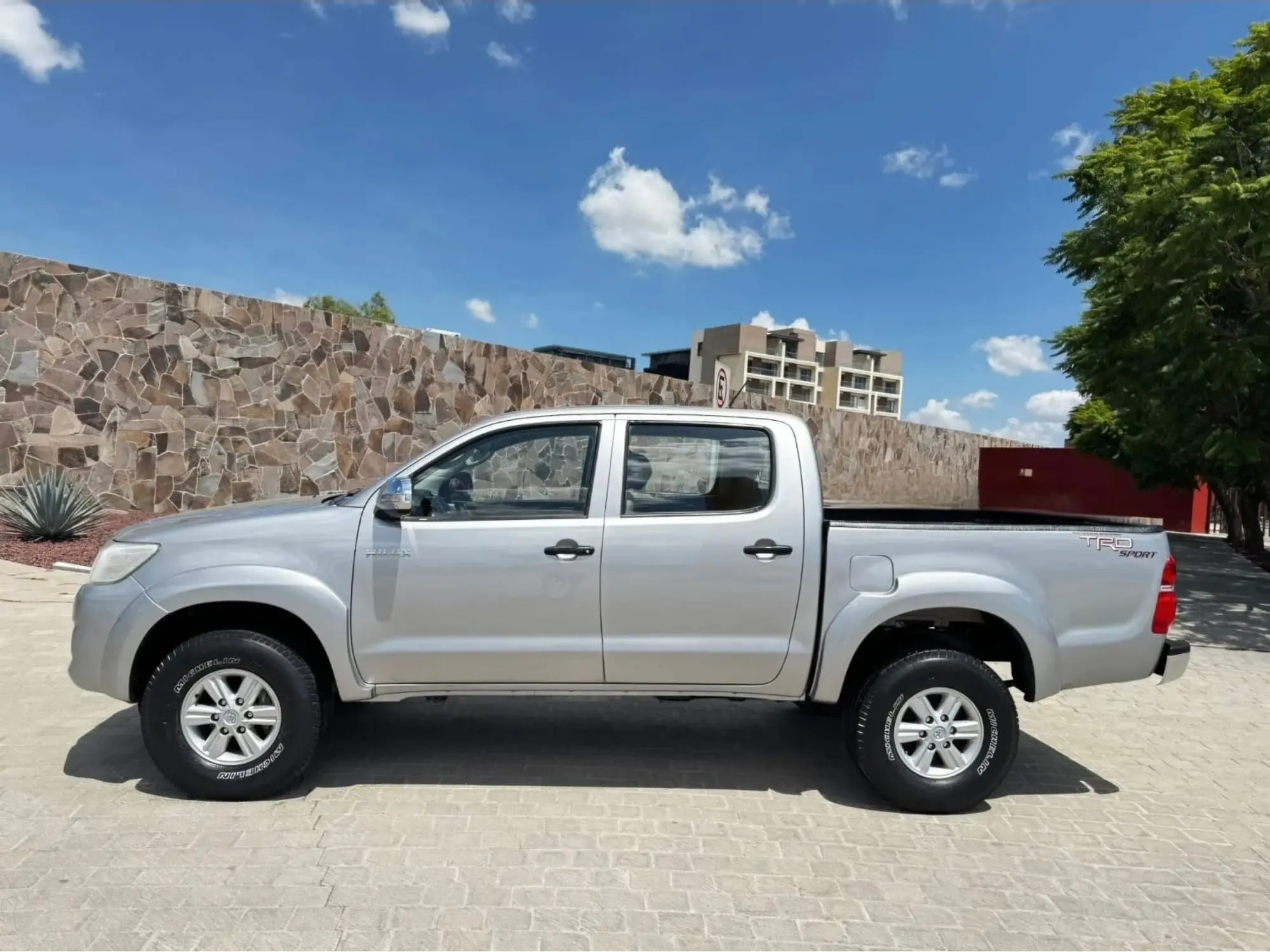 TOYOTA HILUX 2.7 DOBLE CABINA TRD SPORT MT 2015 2