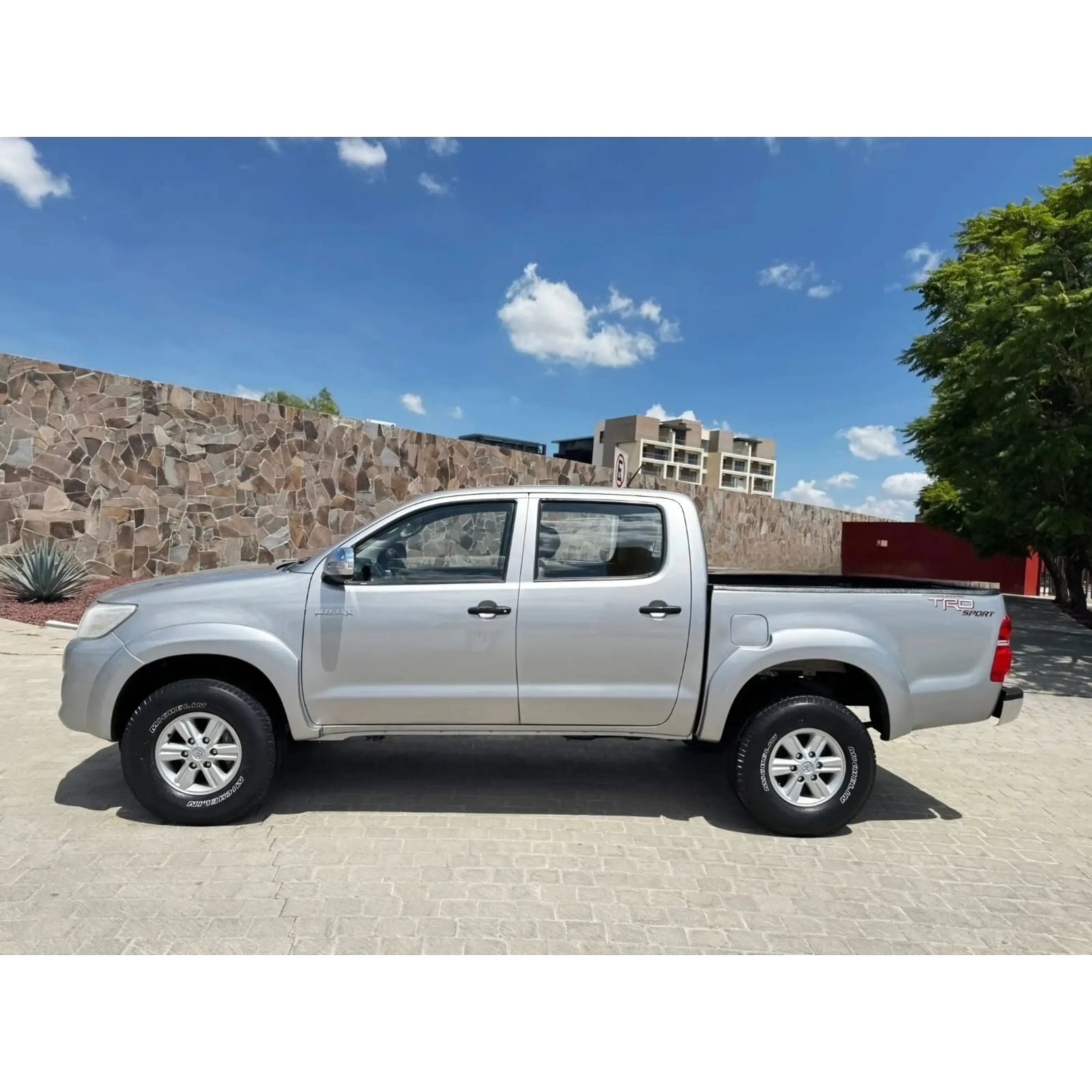 TOYOTA HILUX 2.7 DOBLE CABINA TRD SPORT MT 2015 2