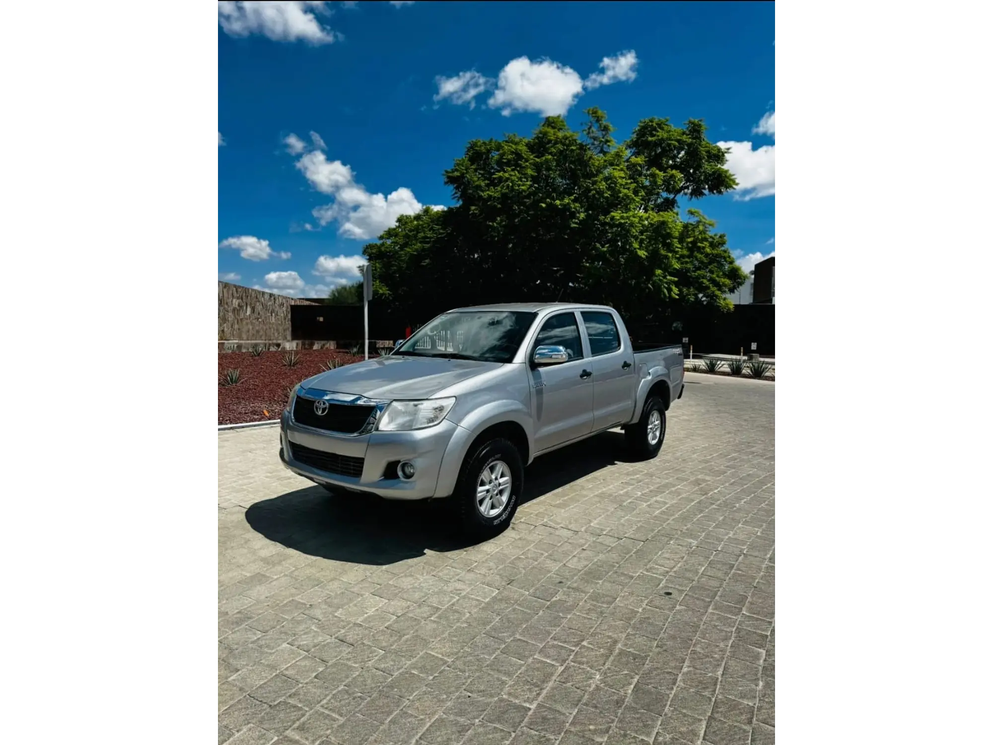 TOYOTA HILUX 2.7 DOBLE CABINA TRD SPORT MT 2015 1