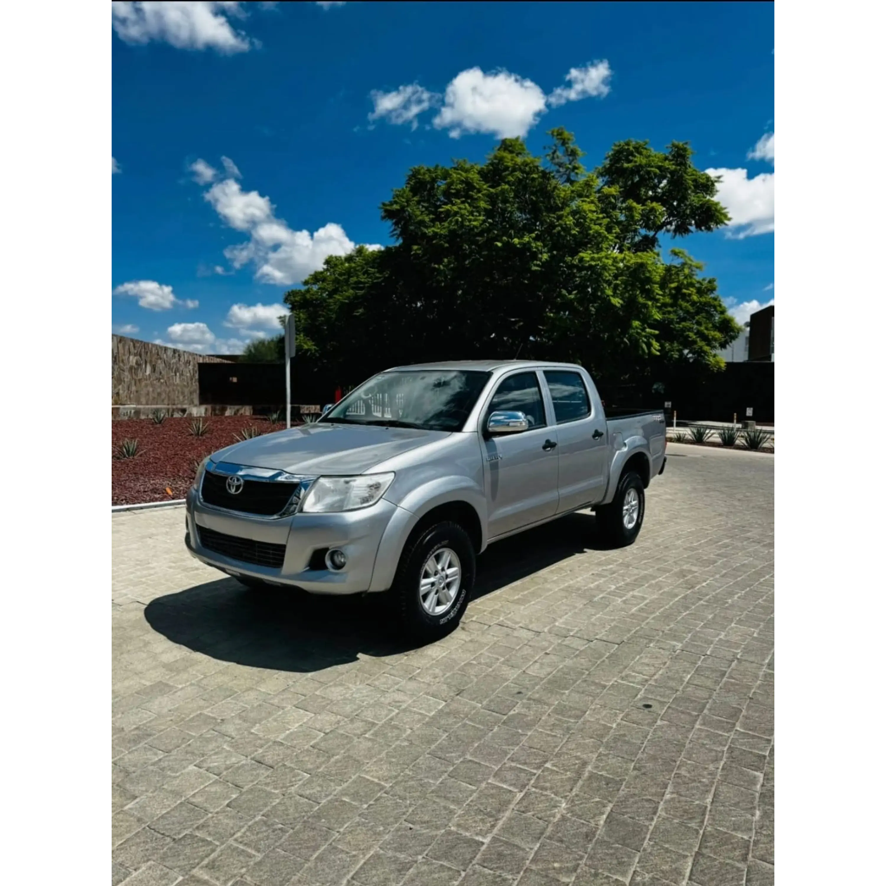 TOYOTA HILUX 2.7 DOBLE CABINA TRD SPORT MT 2015 1