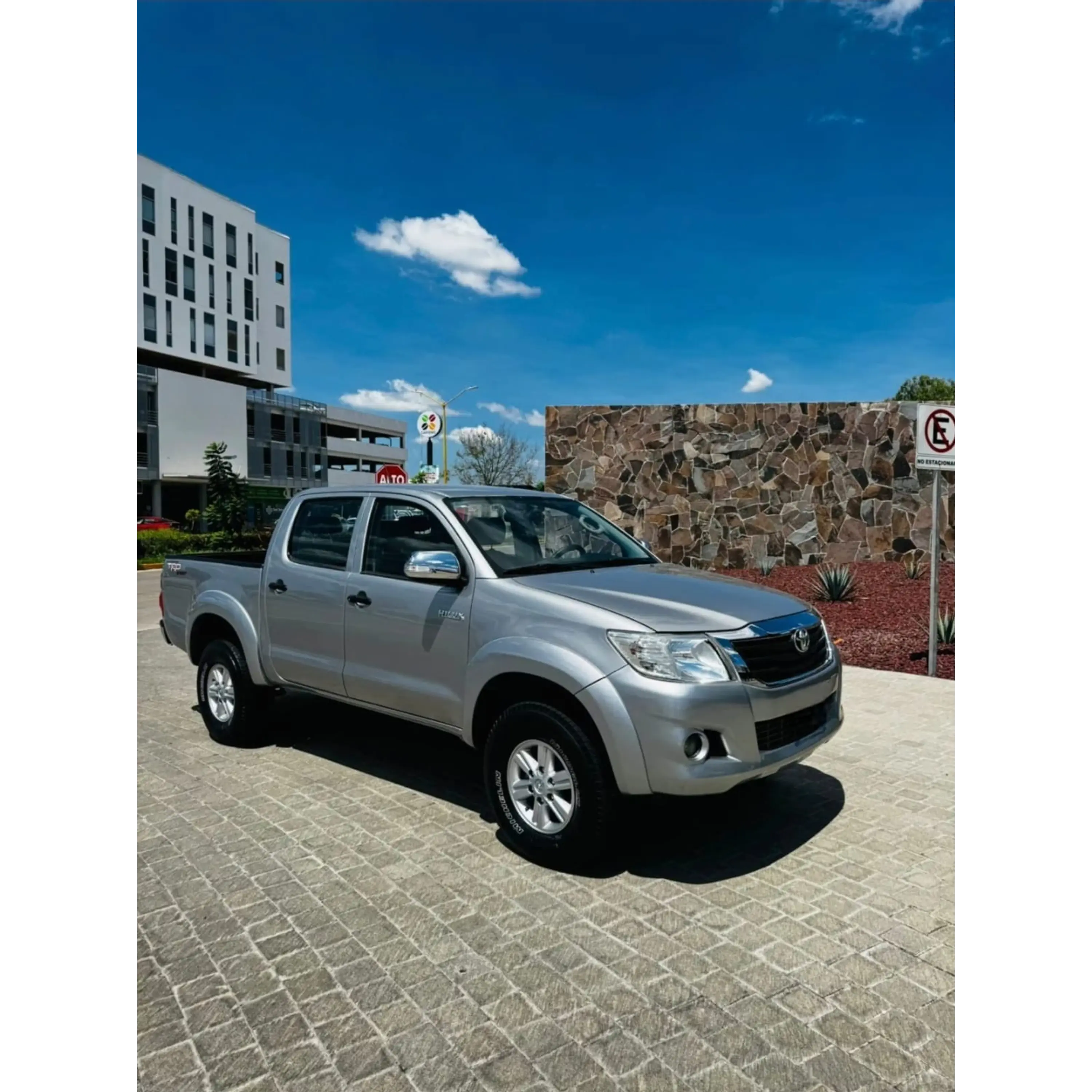 TOYOTA HILUX 2.7 DOBLE CABINA TRD SPORT MT 2015 7