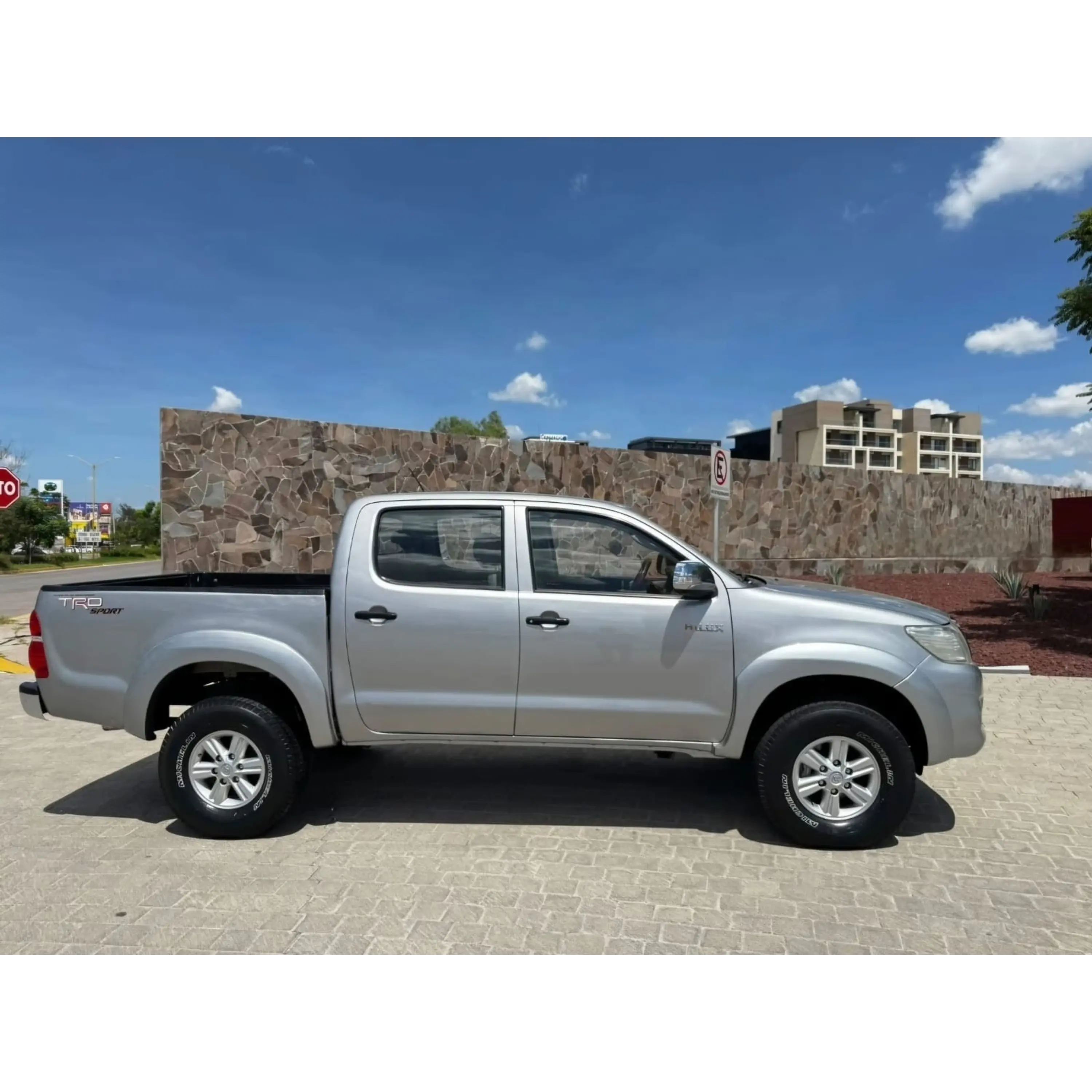TOYOTA HILUX 2.7 DOBLE CABINA TRD SPORT MT 2015 6