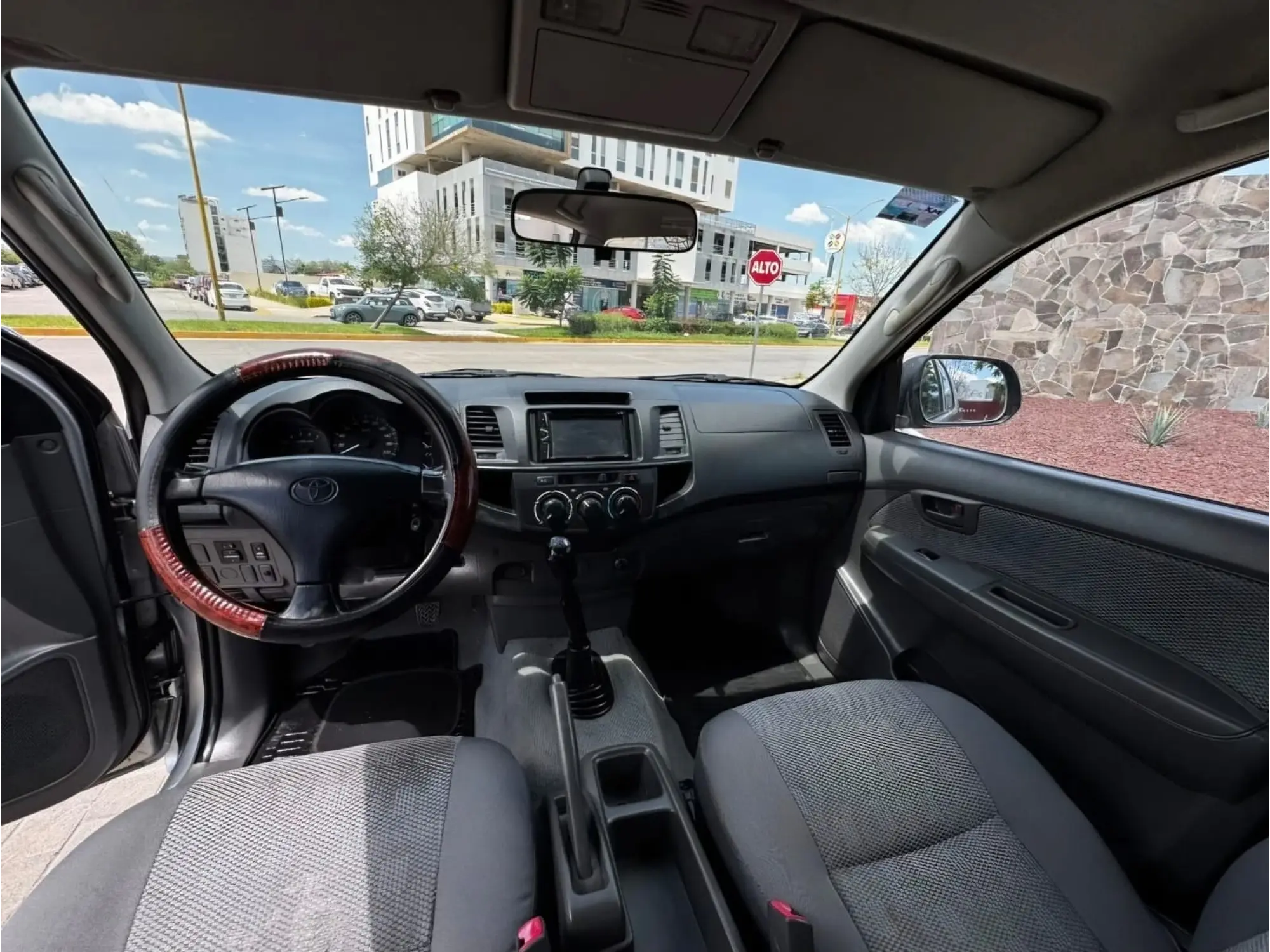 TOYOTA HILUX 2.7 DOBLE CABINA TRD SPORT MT 2015 8