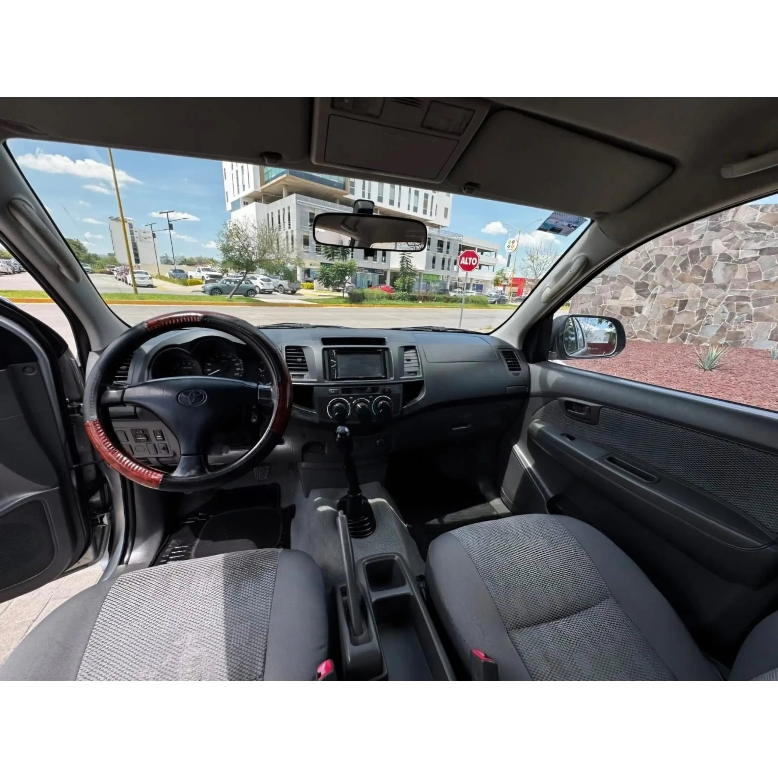 TOYOTA HILUX 2.7 DOBLE CABINA TRD SPORT MT 2015 8