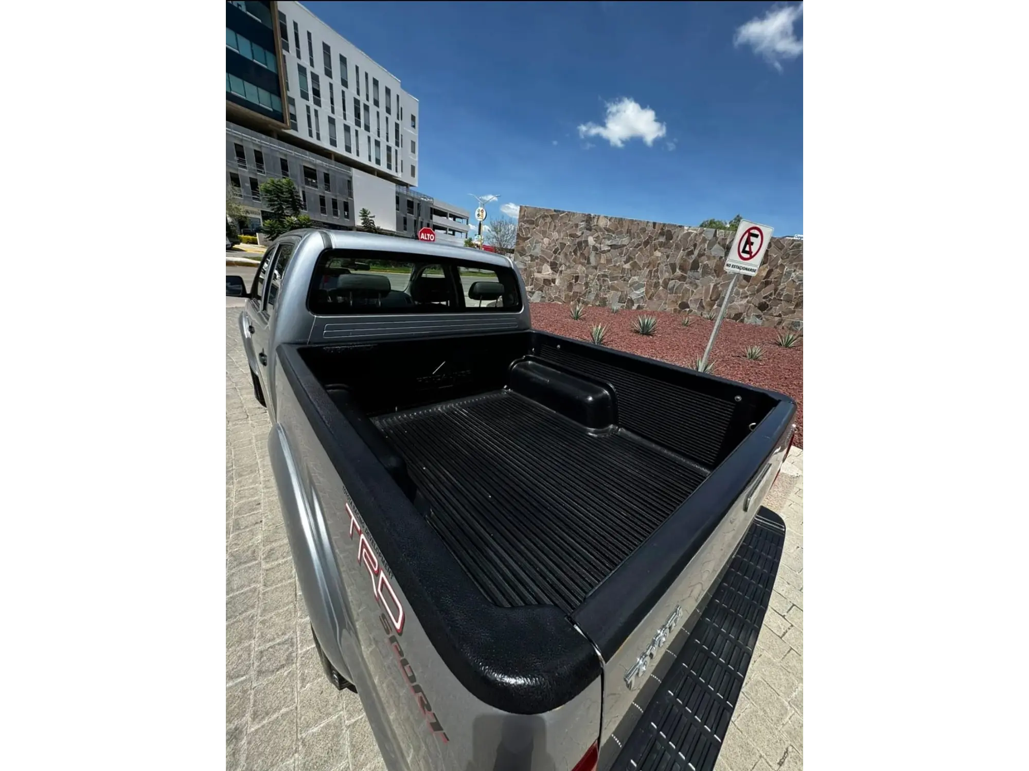 TOYOTA HILUX 2.7 DOBLE CABINA TRD SPORT MT 2015 4