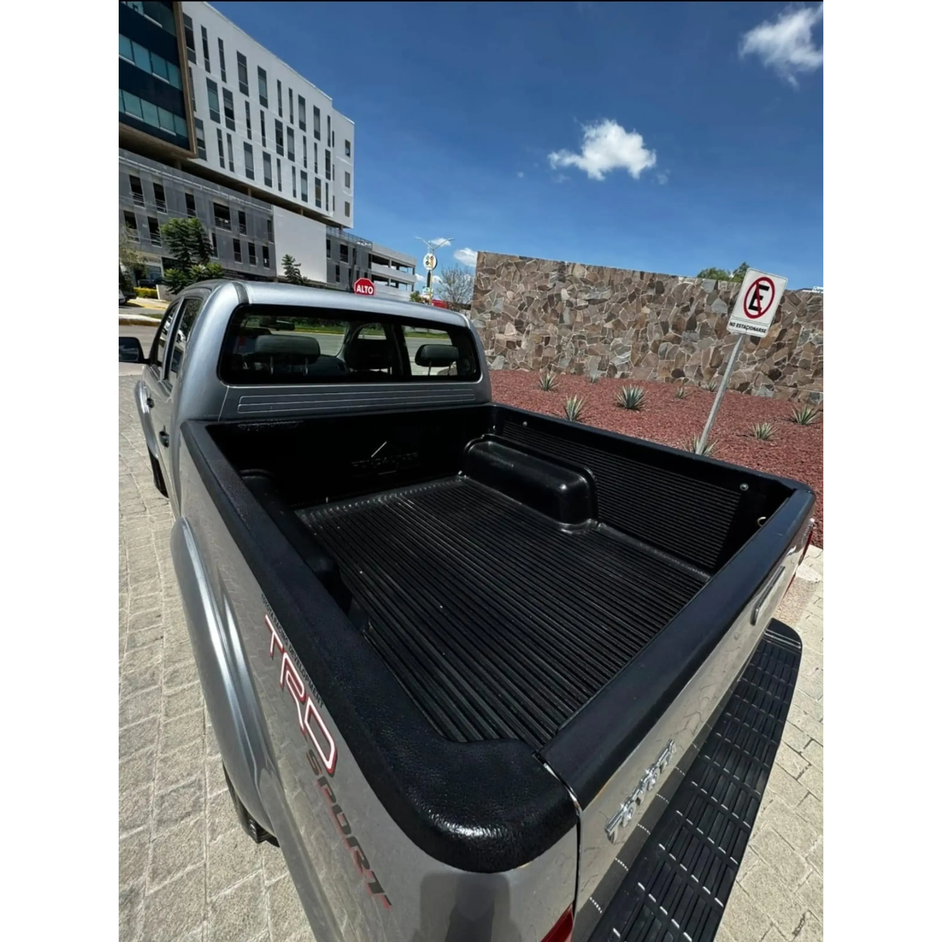 TOYOTA HILUX 2.7 DOBLE CABINA TRD SPORT MT 2015 4