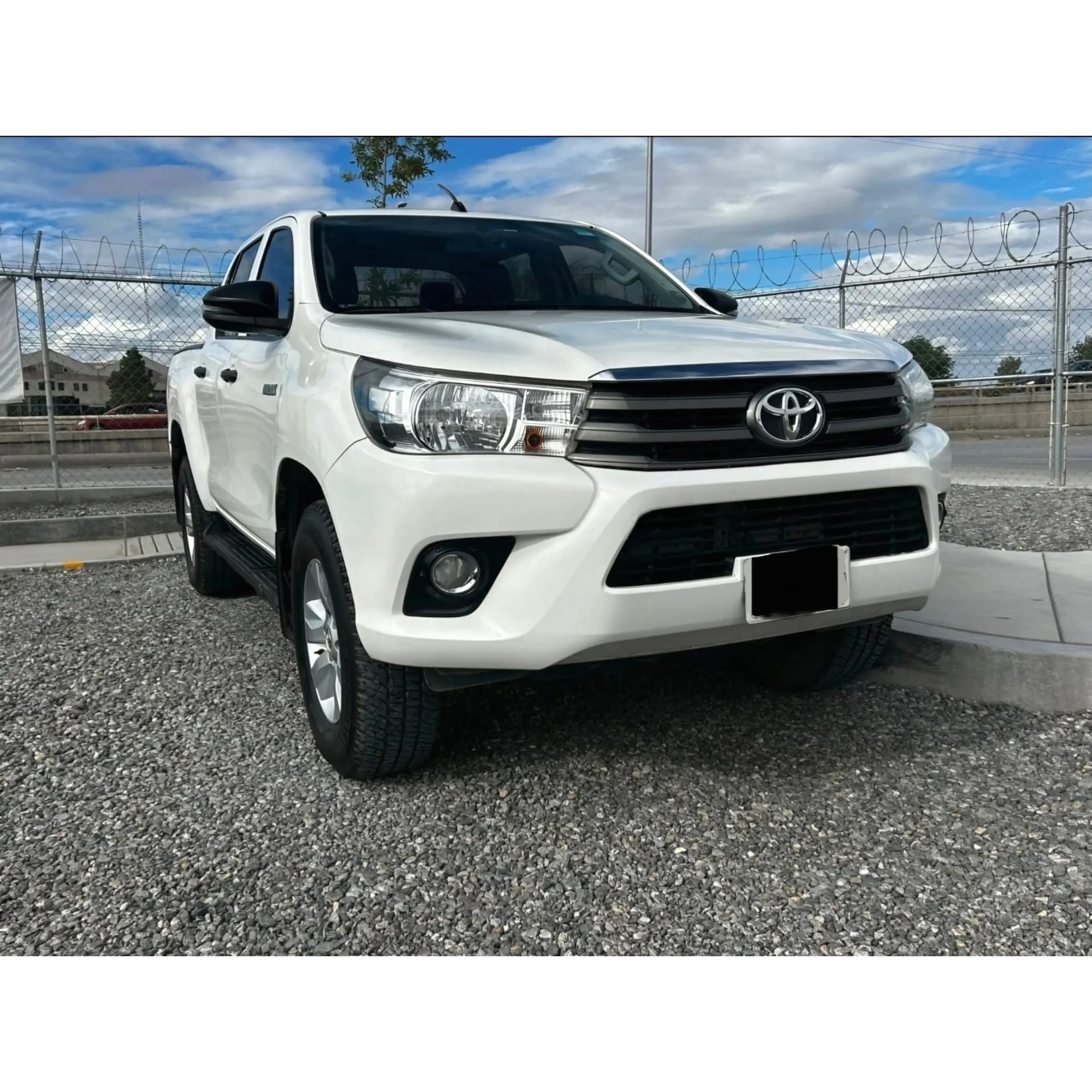 TOYOTA HILUX 2.7 CABINA DOBLE BASE MT 2020 1