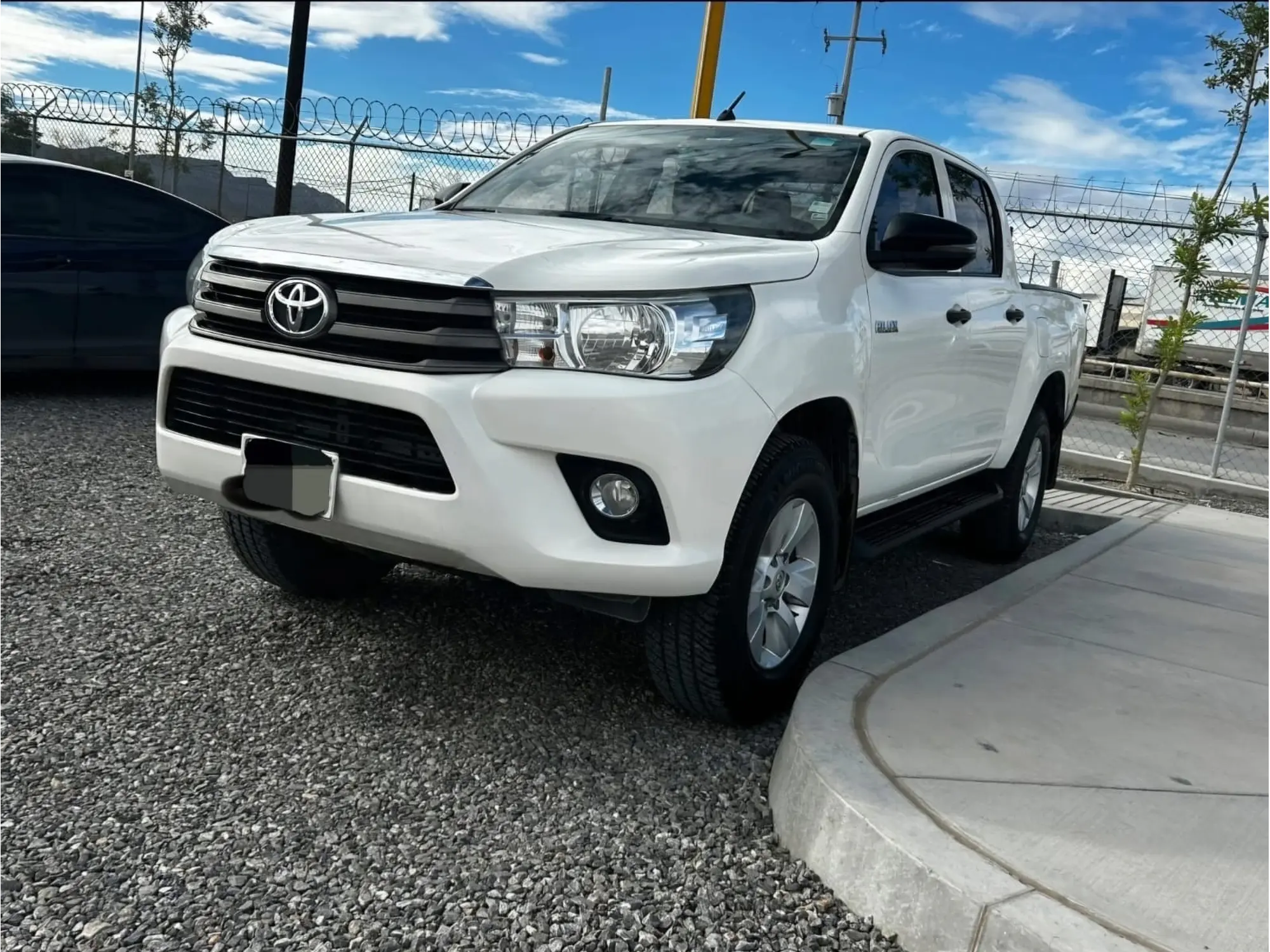 TOYOTA HILUX 2.7 CABINA DOBLE BASE MT 2020 2