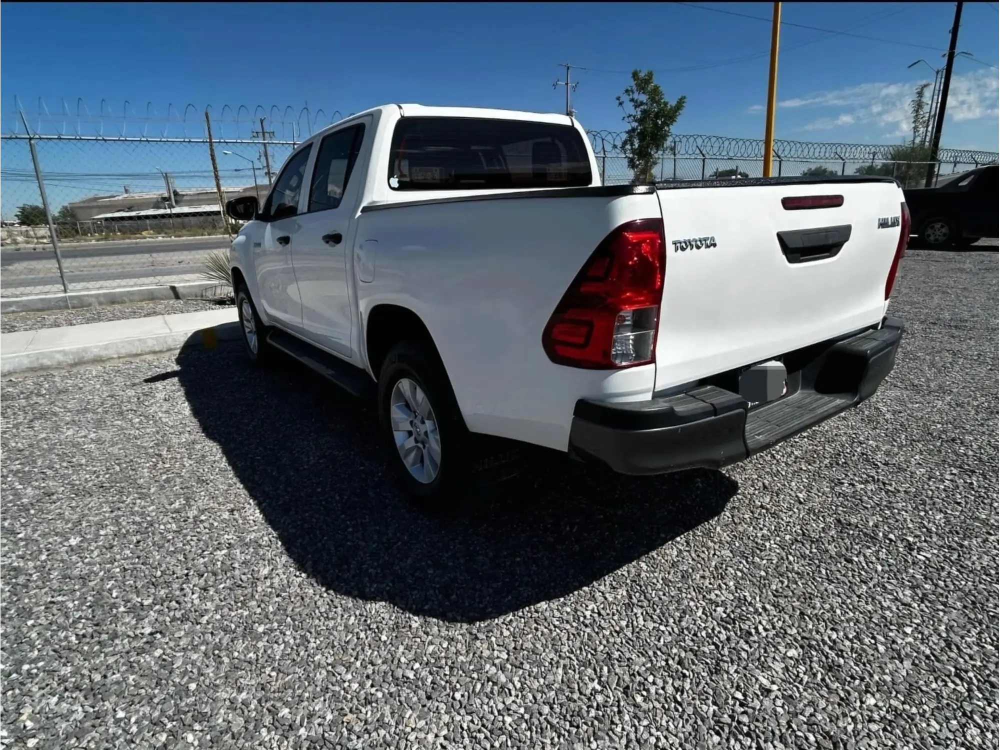 TOYOTA HILUX 2.7 CABINA DOBLE BASE MT 2020 3