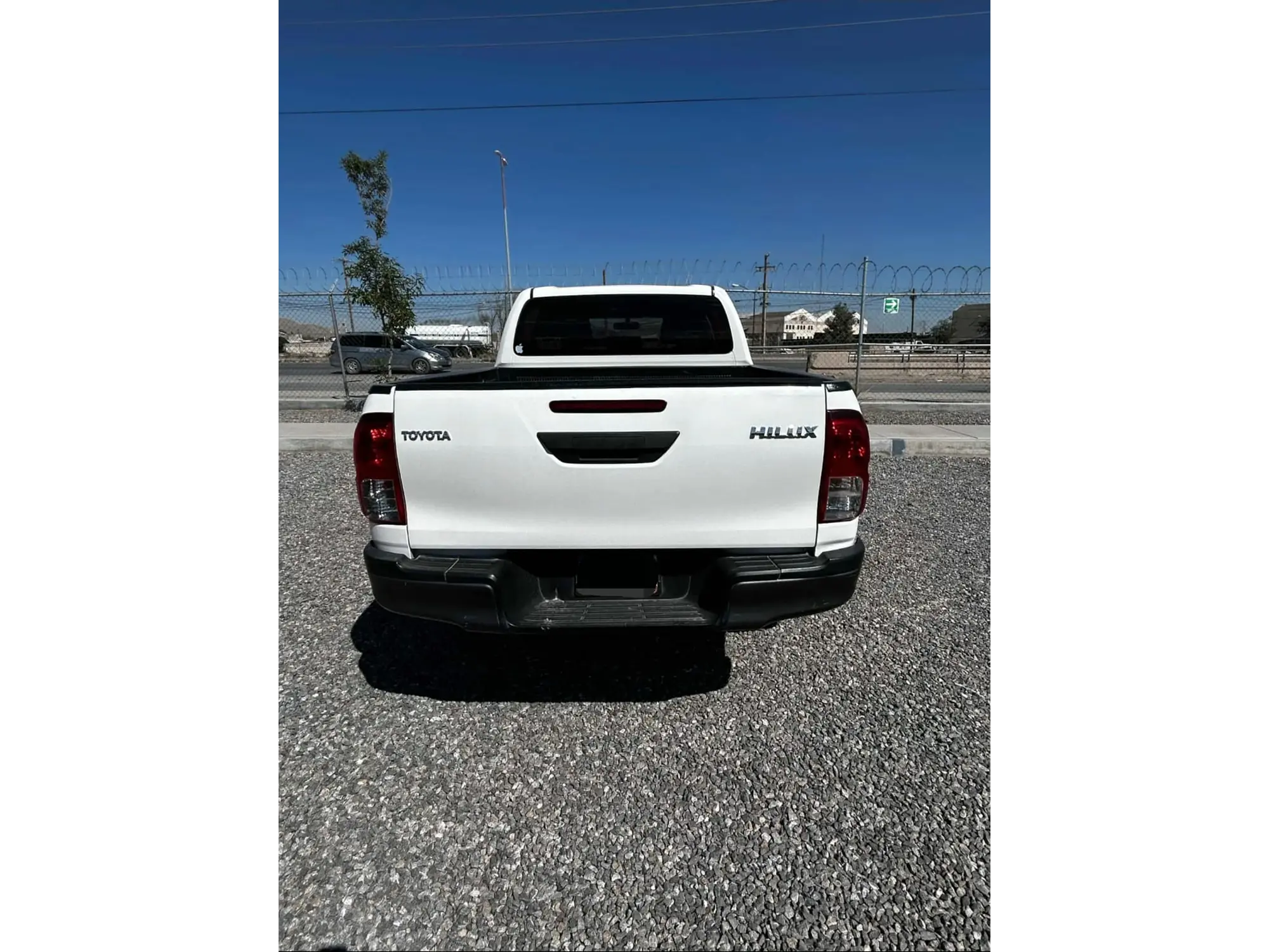 TOYOTA HILUX 2.7 CABINA DOBLE BASE MT 2020 4