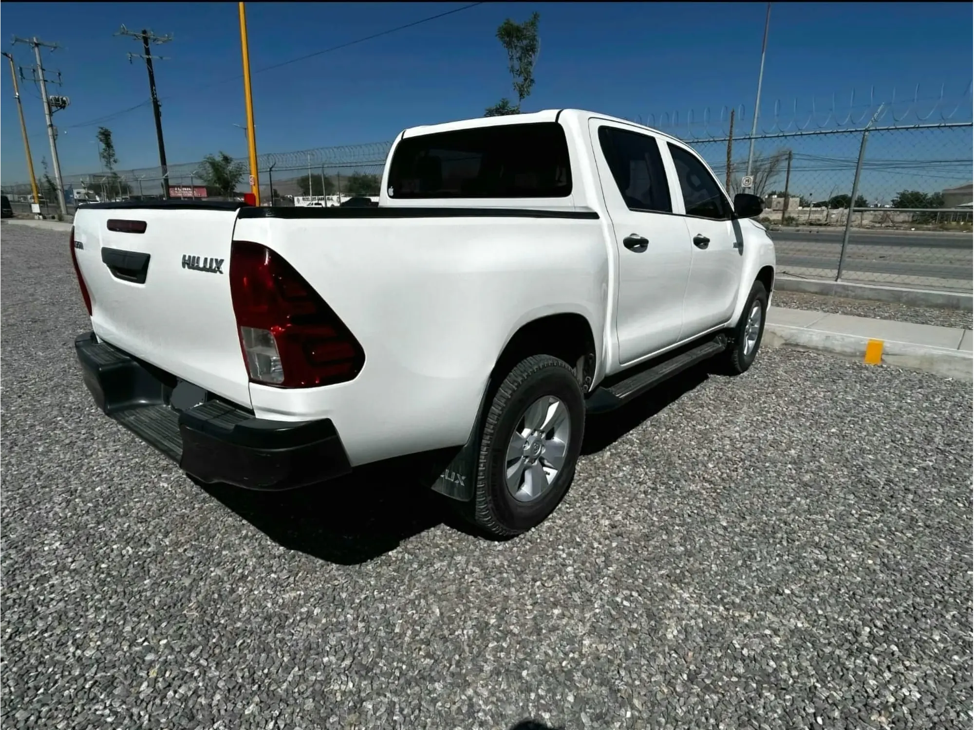 TOYOTA HILUX 2.7 CABINA DOBLE BASE MT 2020 6