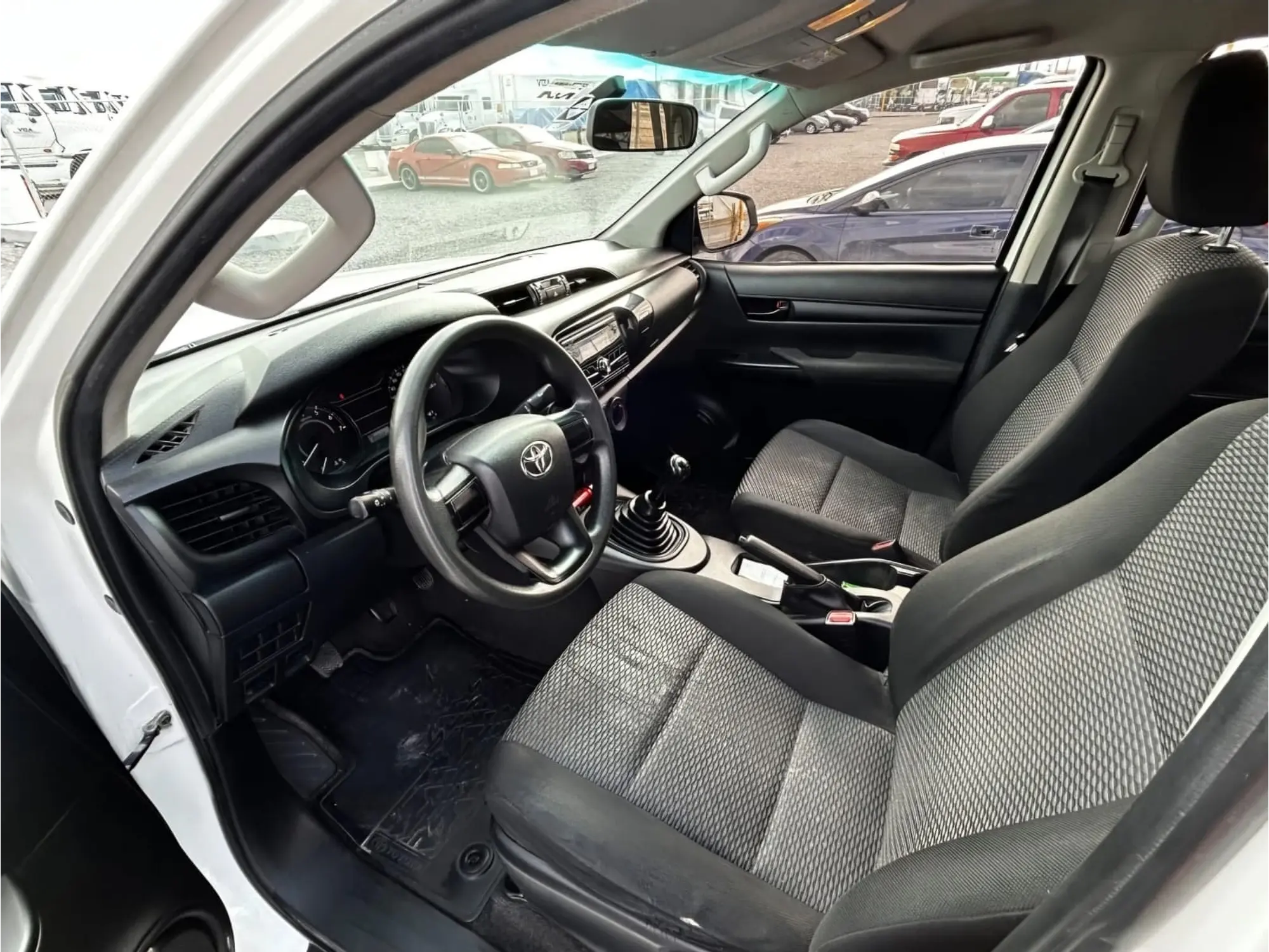 TOYOTA HILUX 2.7 CABINA DOBLE BASE MT 2020 8