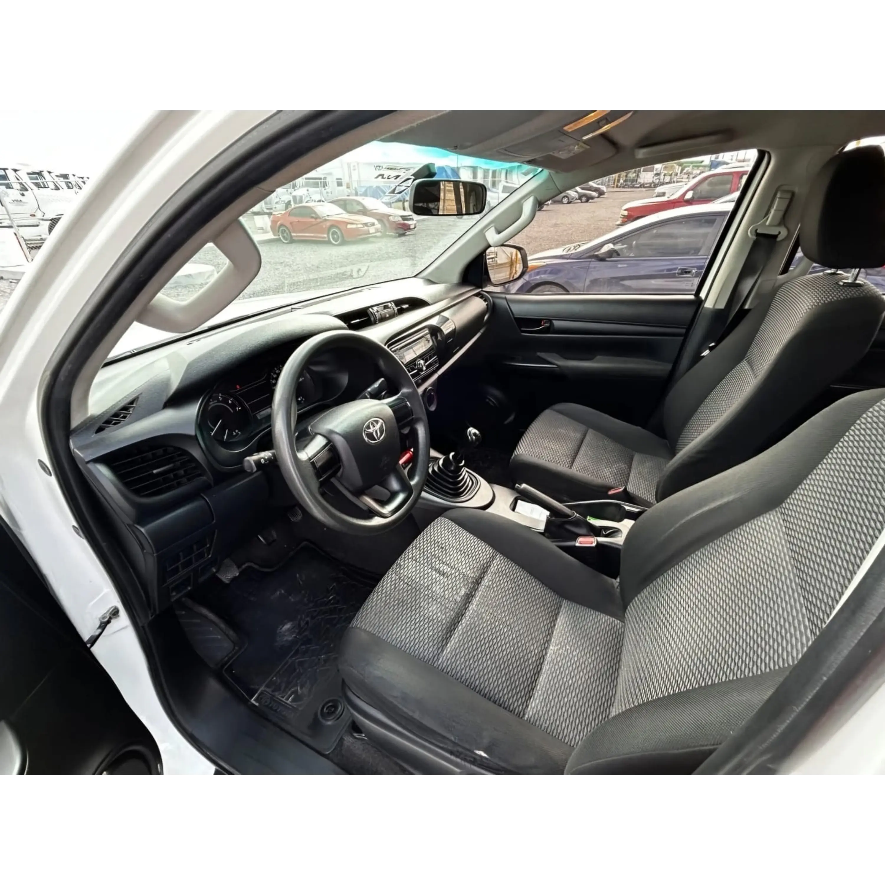 TOYOTA HILUX 2.7 CABINA DOBLE BASE MT 2020 8