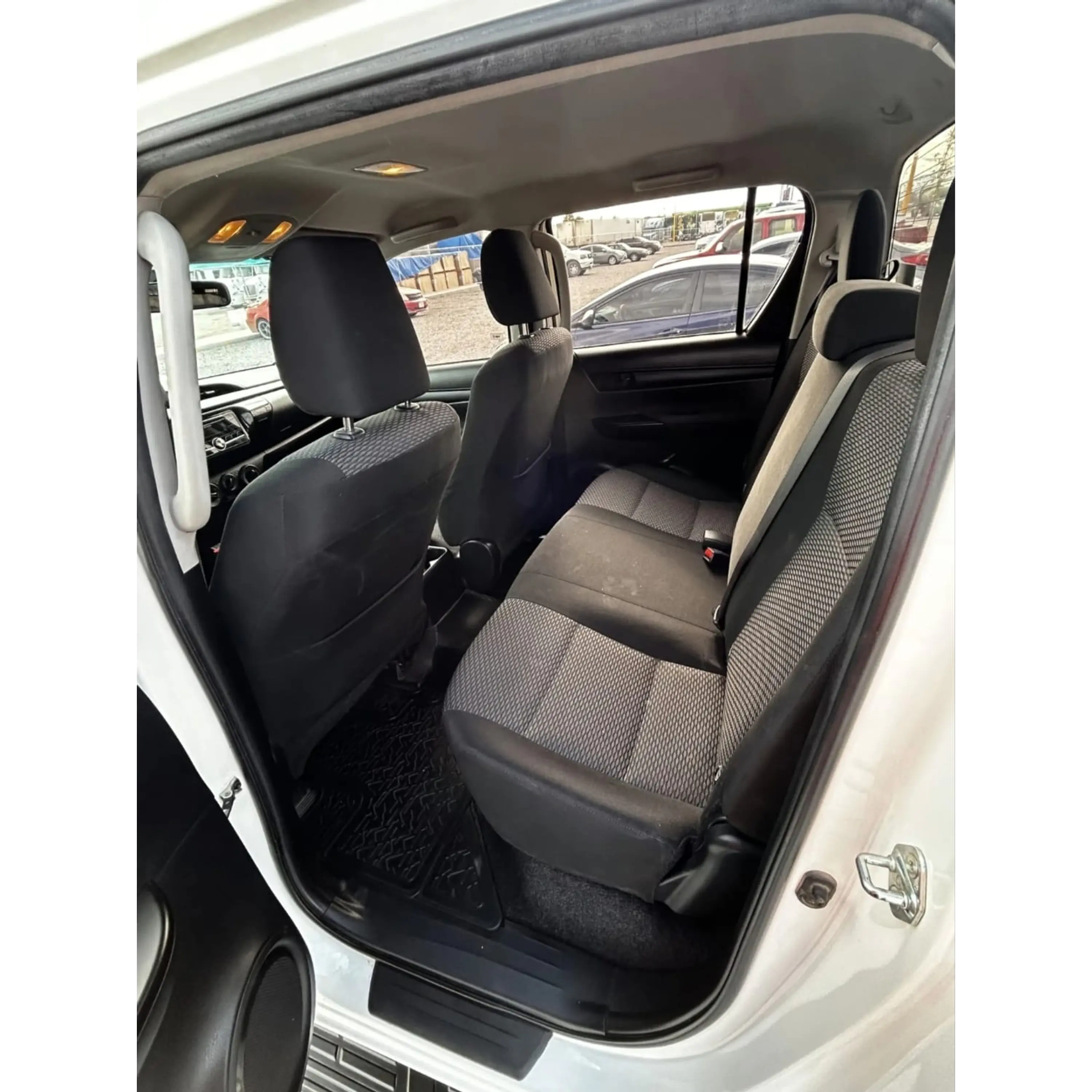 TOYOTA HILUX 2.7 CABINA DOBLE BASE MT 2020 9