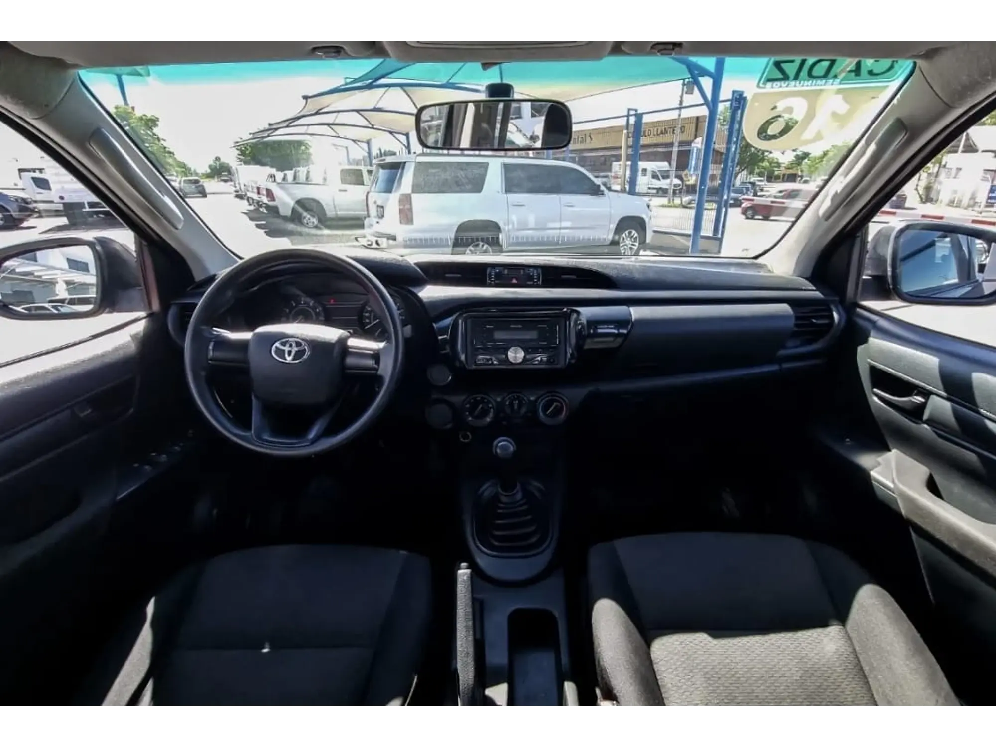 TOYOTA HILUX 2.7 CABINA DOBLE SR MT 2016 8