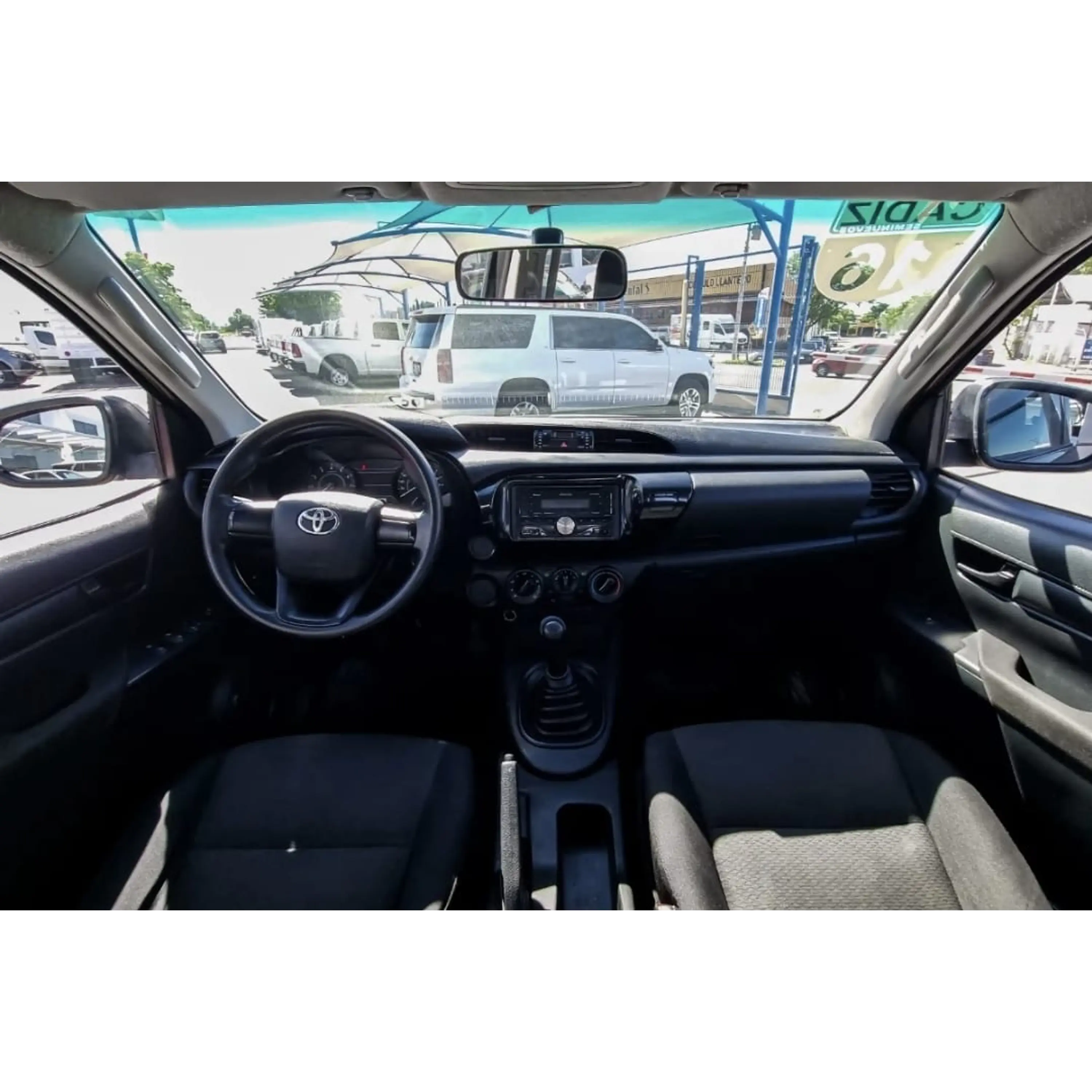 TOYOTA HILUX 2.7 CABINA DOBLE SR MT 2016 8