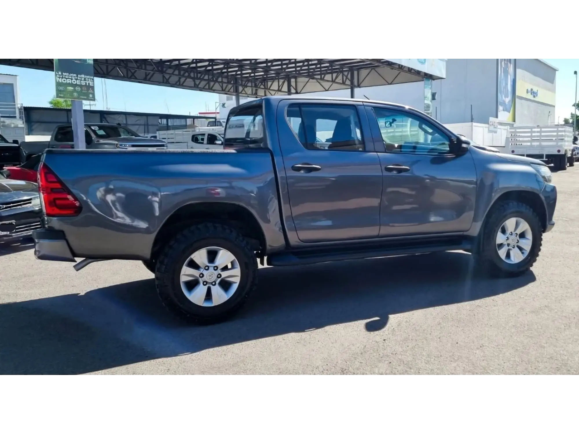 TOYOTA HILUX 2.7 CABINA DOBLE SR MT 2016 4