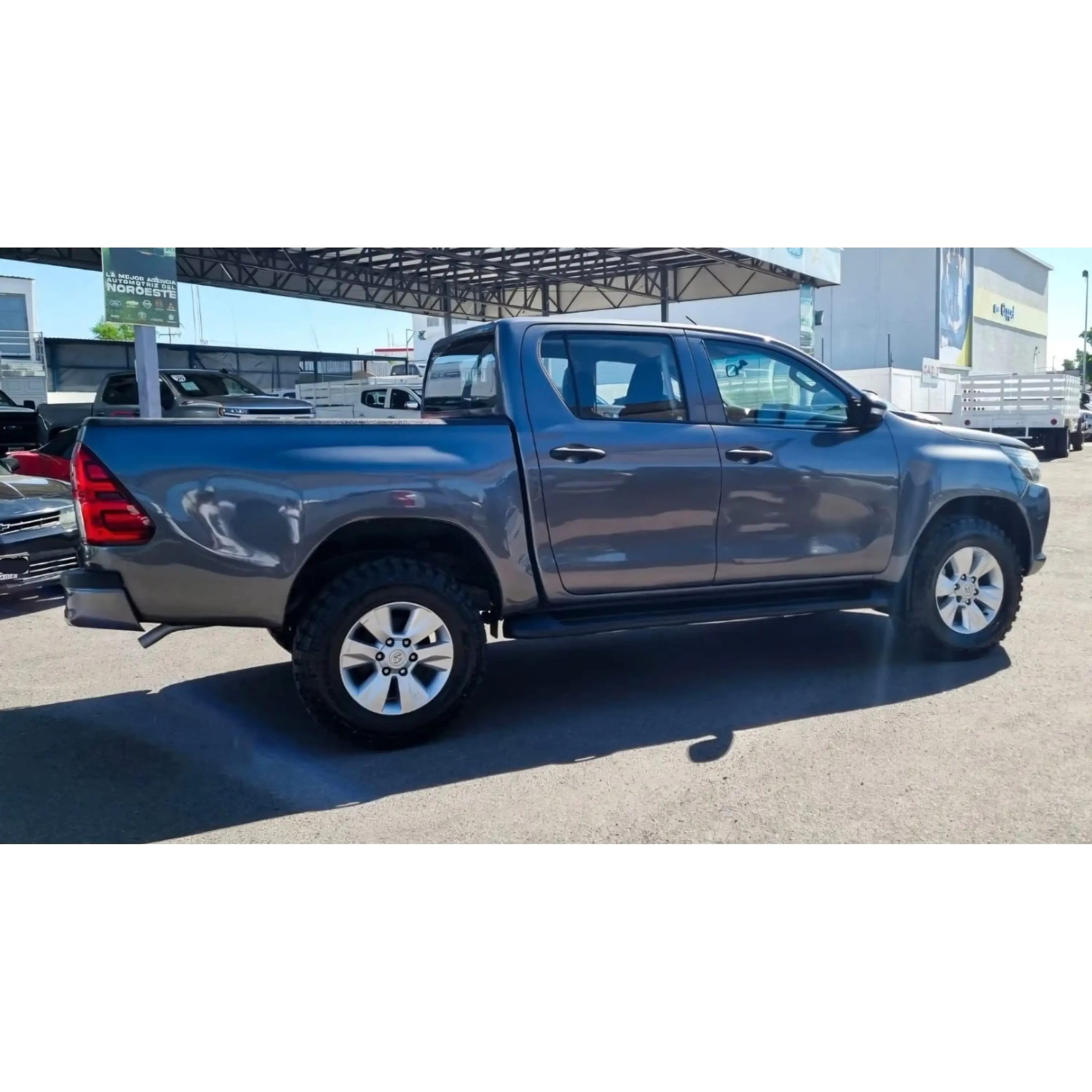 TOYOTA HILUX 2.7 CABINA DOBLE SR MT 2016 4