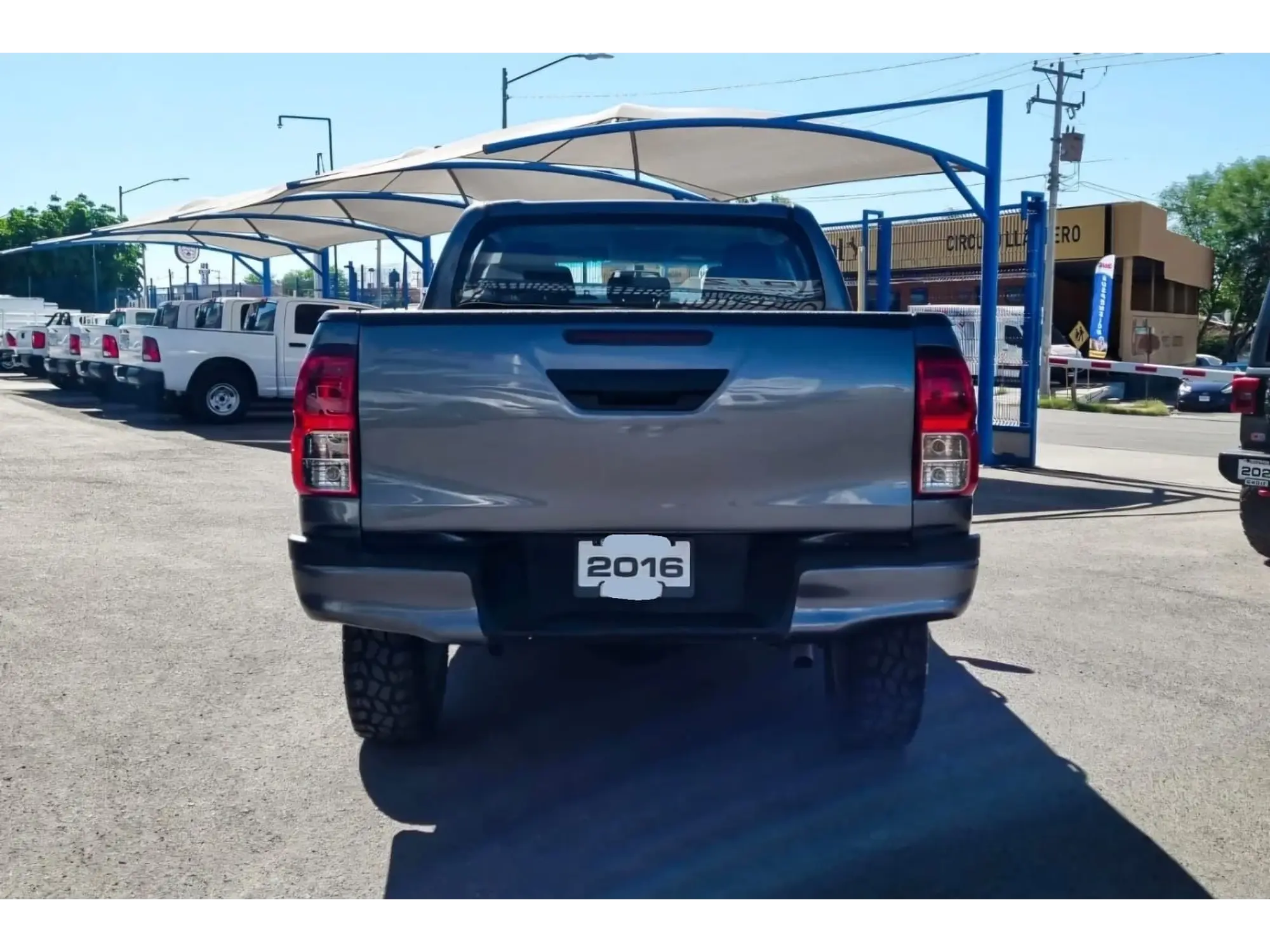 TOYOTA HILUX 2.7 CABINA DOBLE SR MT 2016 6