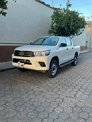 TOYOTA HILUX 2.7 CABINA DOBLE BASE MT 2022