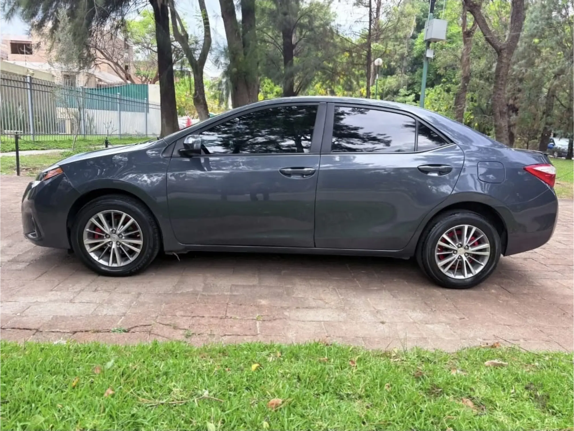 TOYOTA COROLLA 1.8 LE AT 2016 4