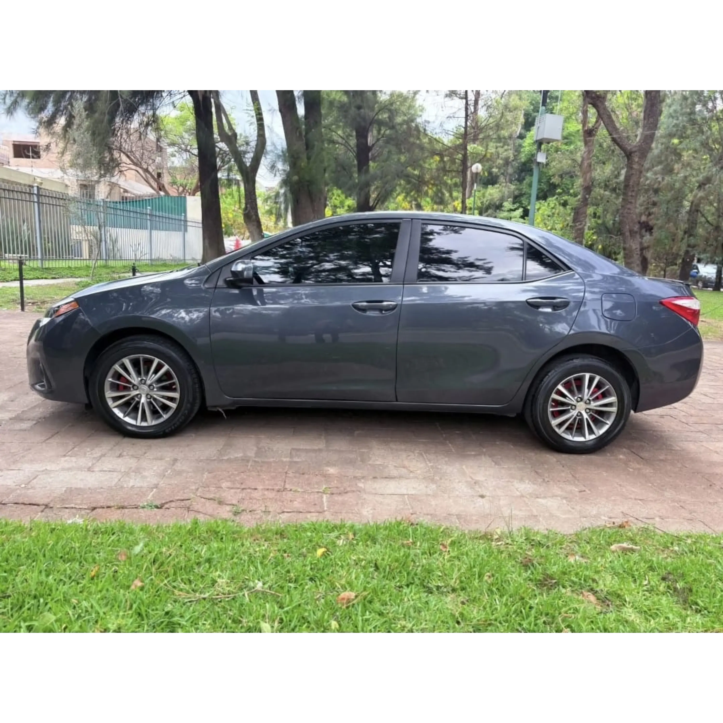 TOYOTA COROLLA 1.8 LE AT 2016 4