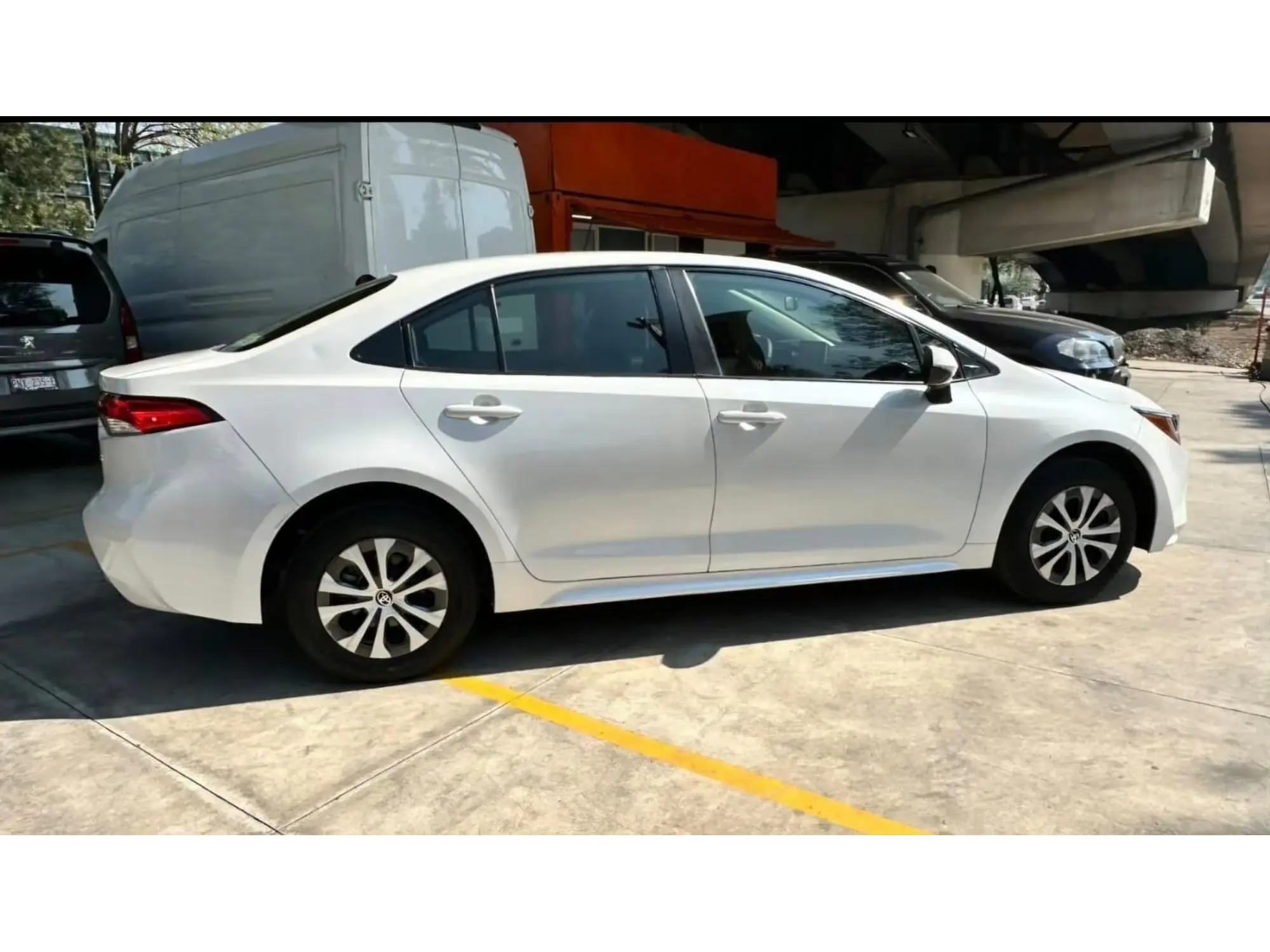 TOYOTA COROLLA 1.8 HYBRID AT 2022 4