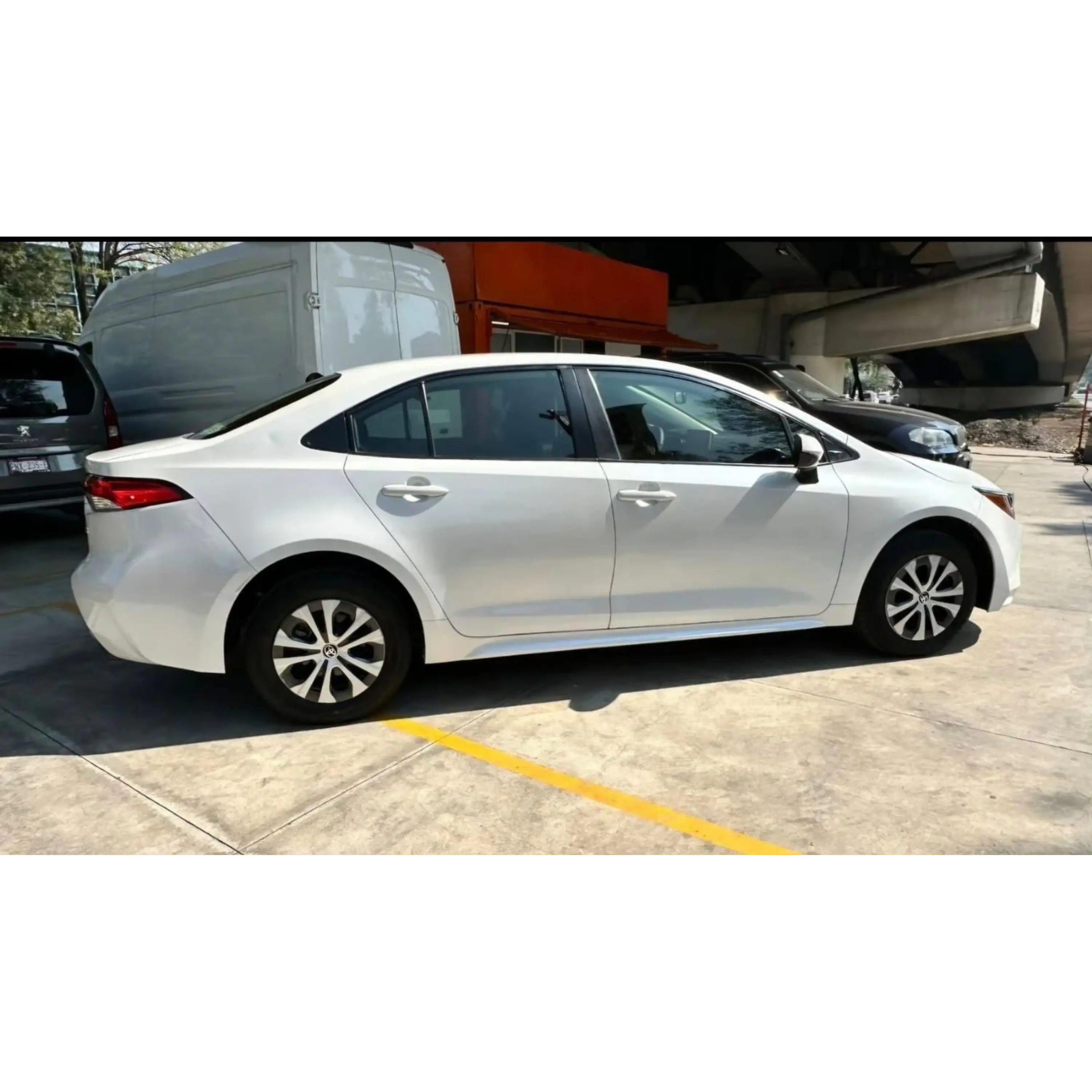 TOYOTA COROLLA 1.8 HYBRID AT 2022 4