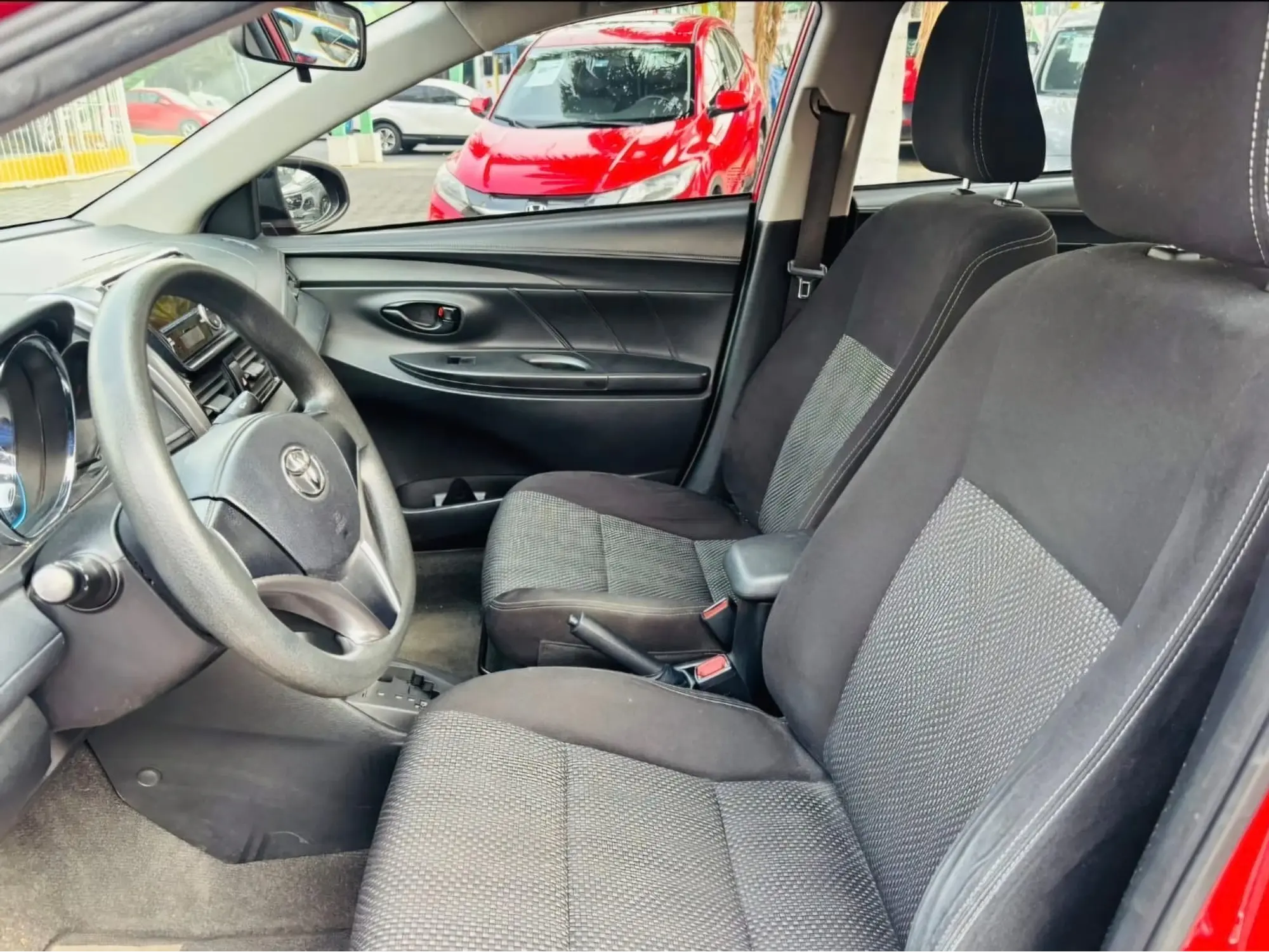 TOYOTA YARIS 1.5 CORE AT 2017 10