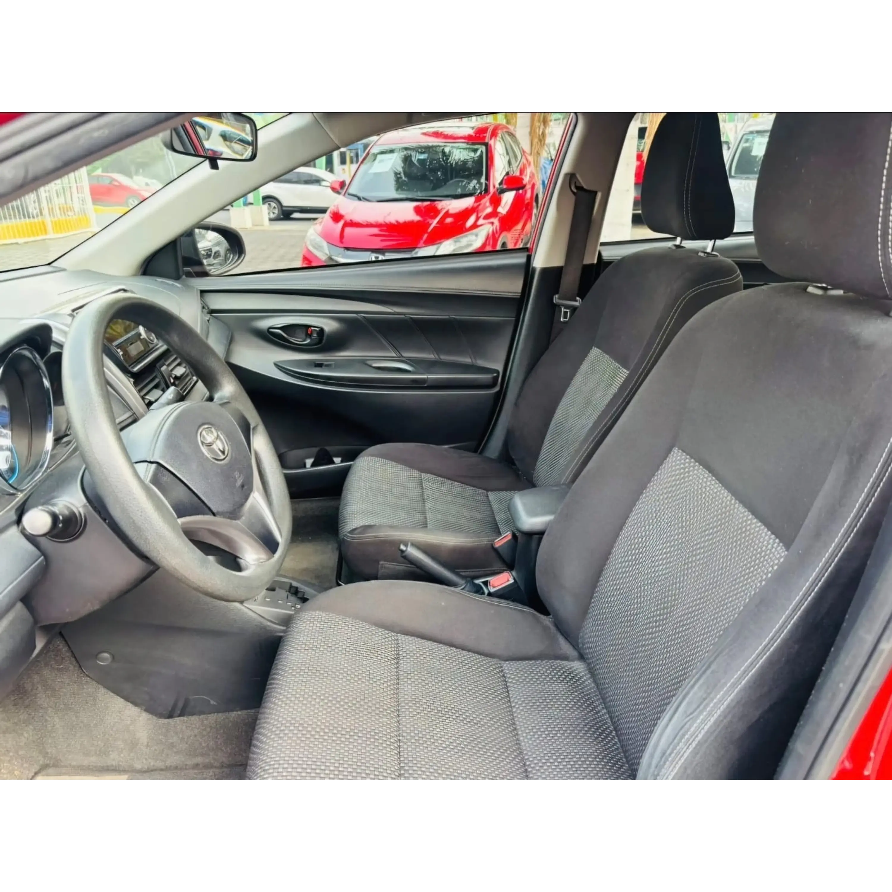 TOYOTA YARIS 1.5 CORE AT 2017 10