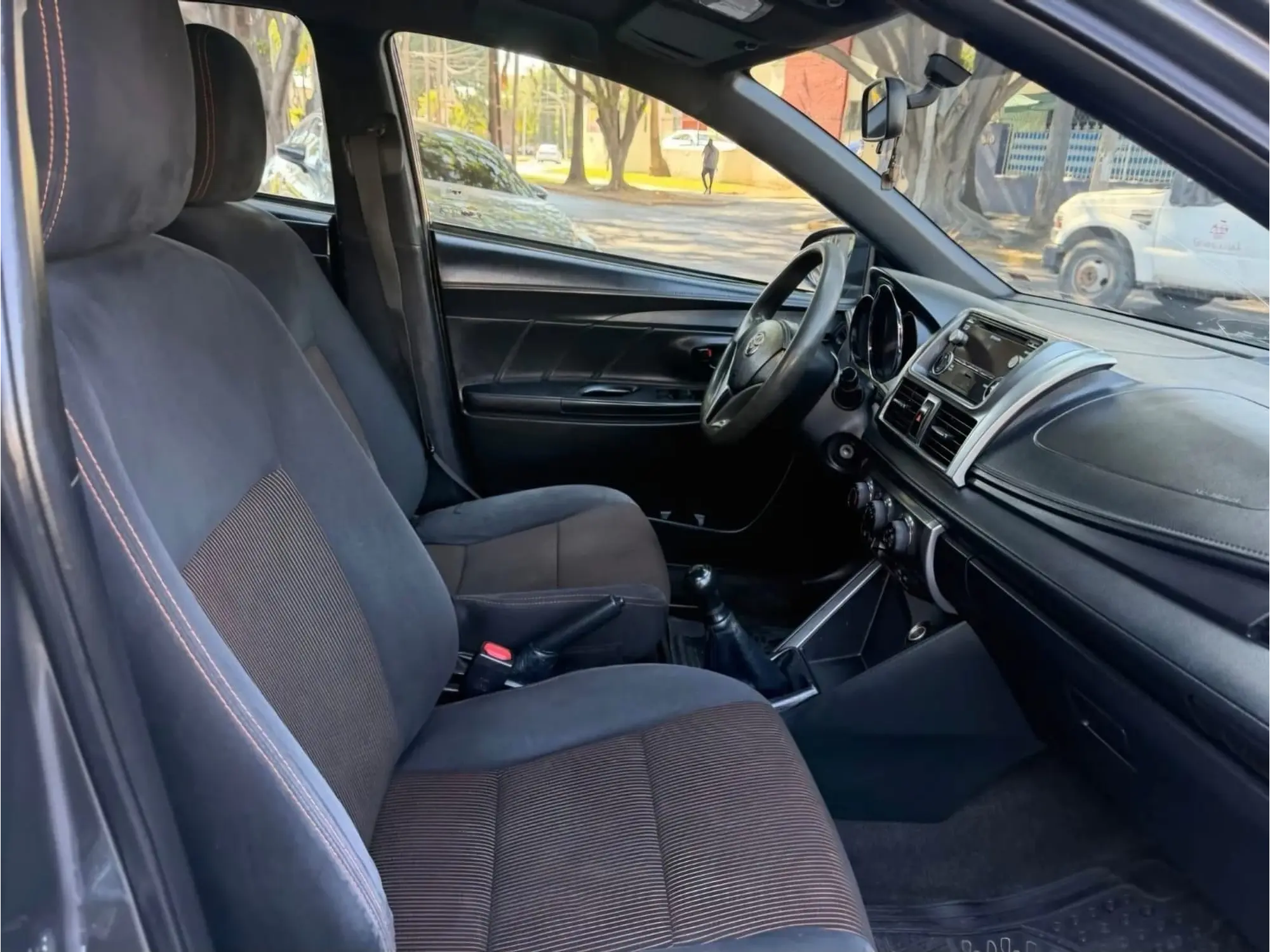 TOYOTA YARIS 1.5 S MT 2017 9