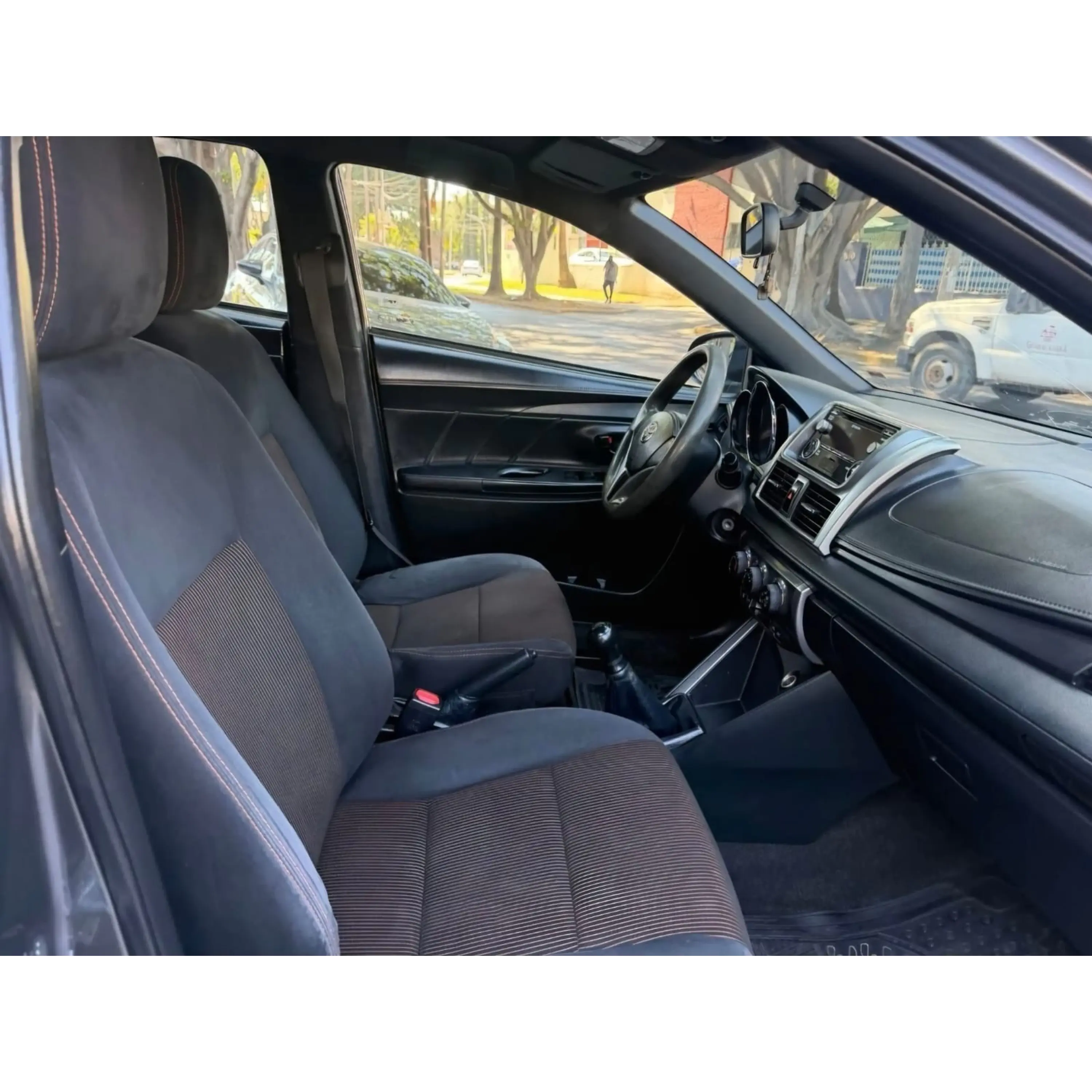 TOYOTA YARIS 1.5 S MT 2017 9