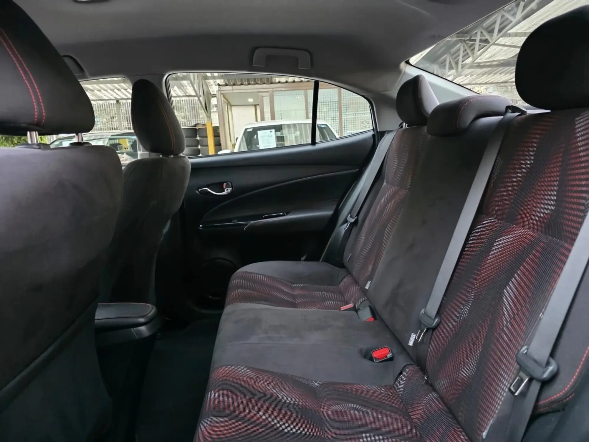 TOYOTA YARIS 1.5 S MT 2018 12