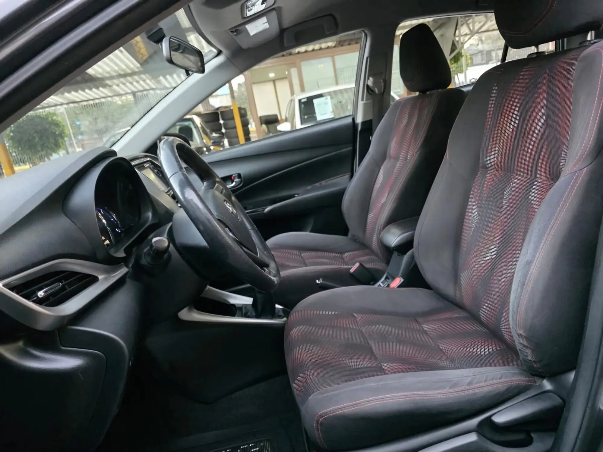TOYOTA YARIS 1.5 S MT 2018 11