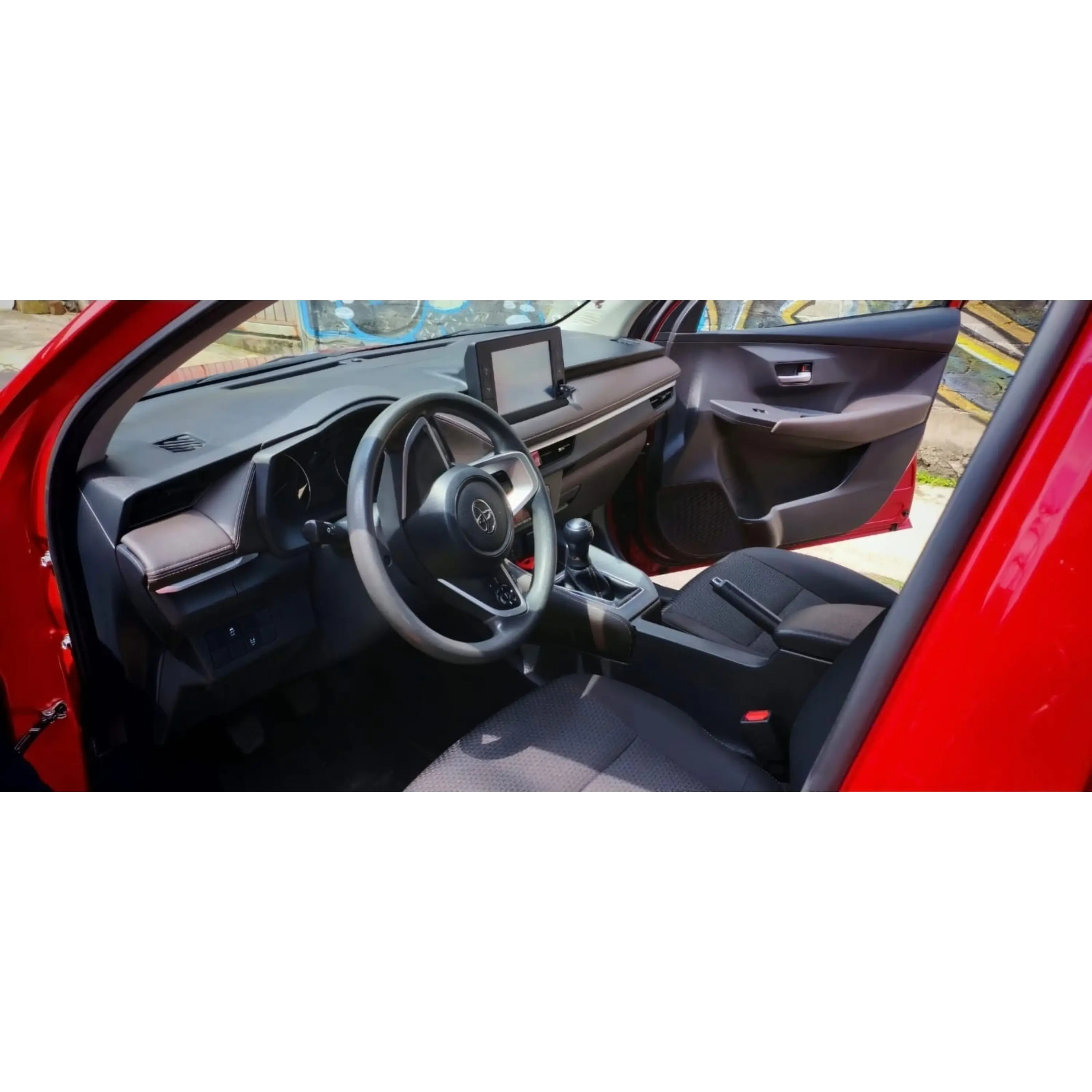 TOYOTA YARIS 1.5 MT 2023 8