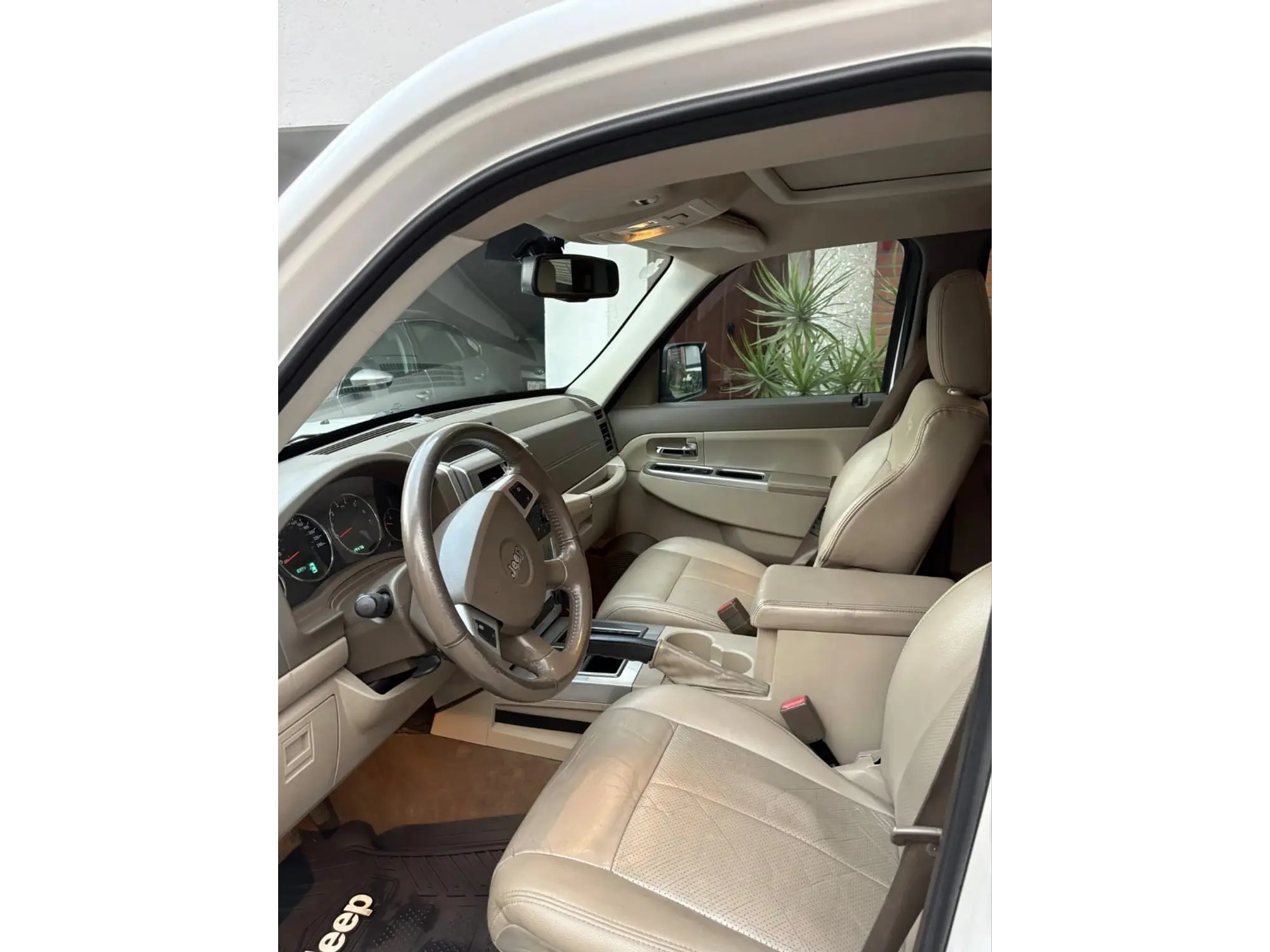 JEEP LIBERTY 3.7 LIMITED BASE 4X2 MT 2009 8