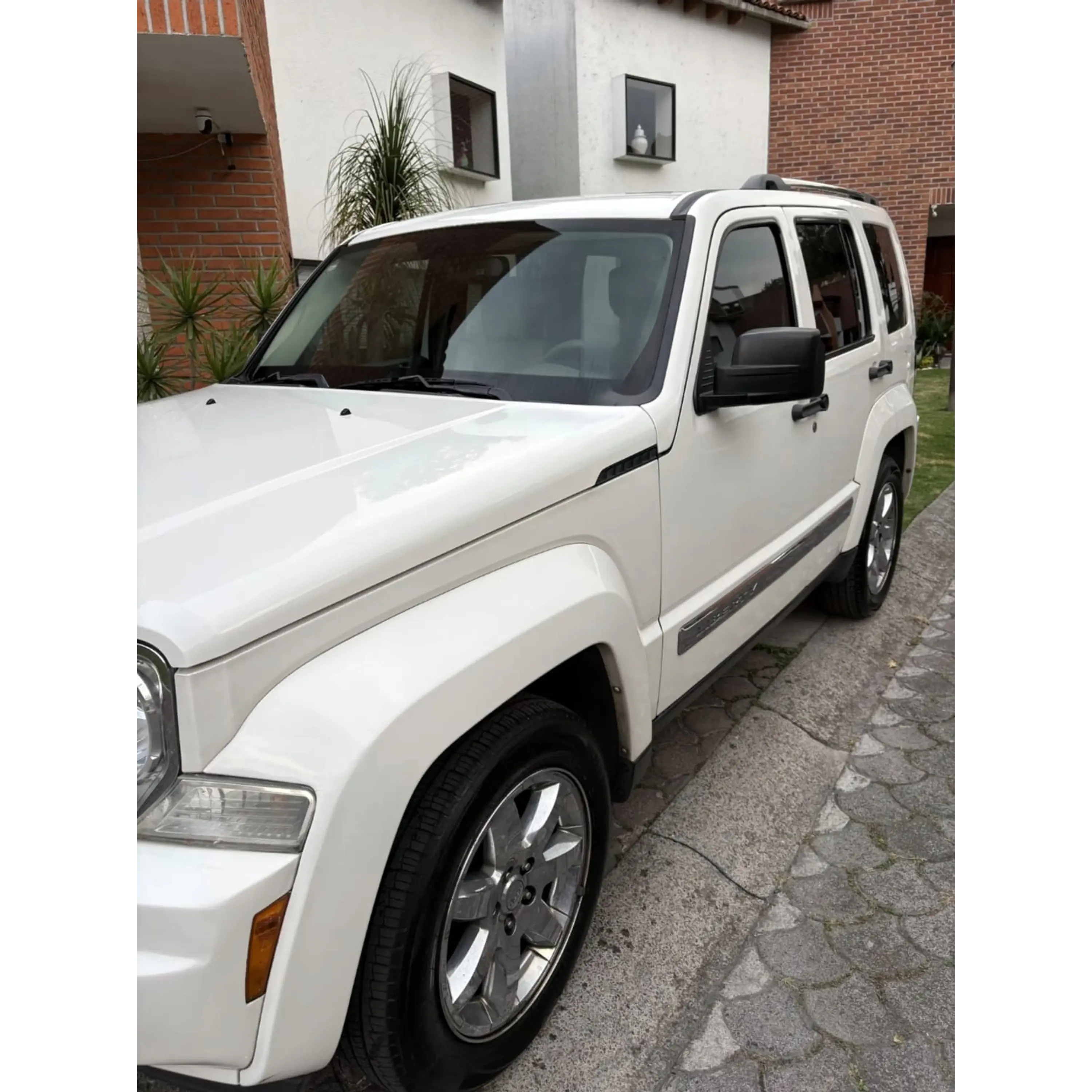 JEEP LIBERTY 3.7 LIMITED BASE 4X2 MT 2009 2