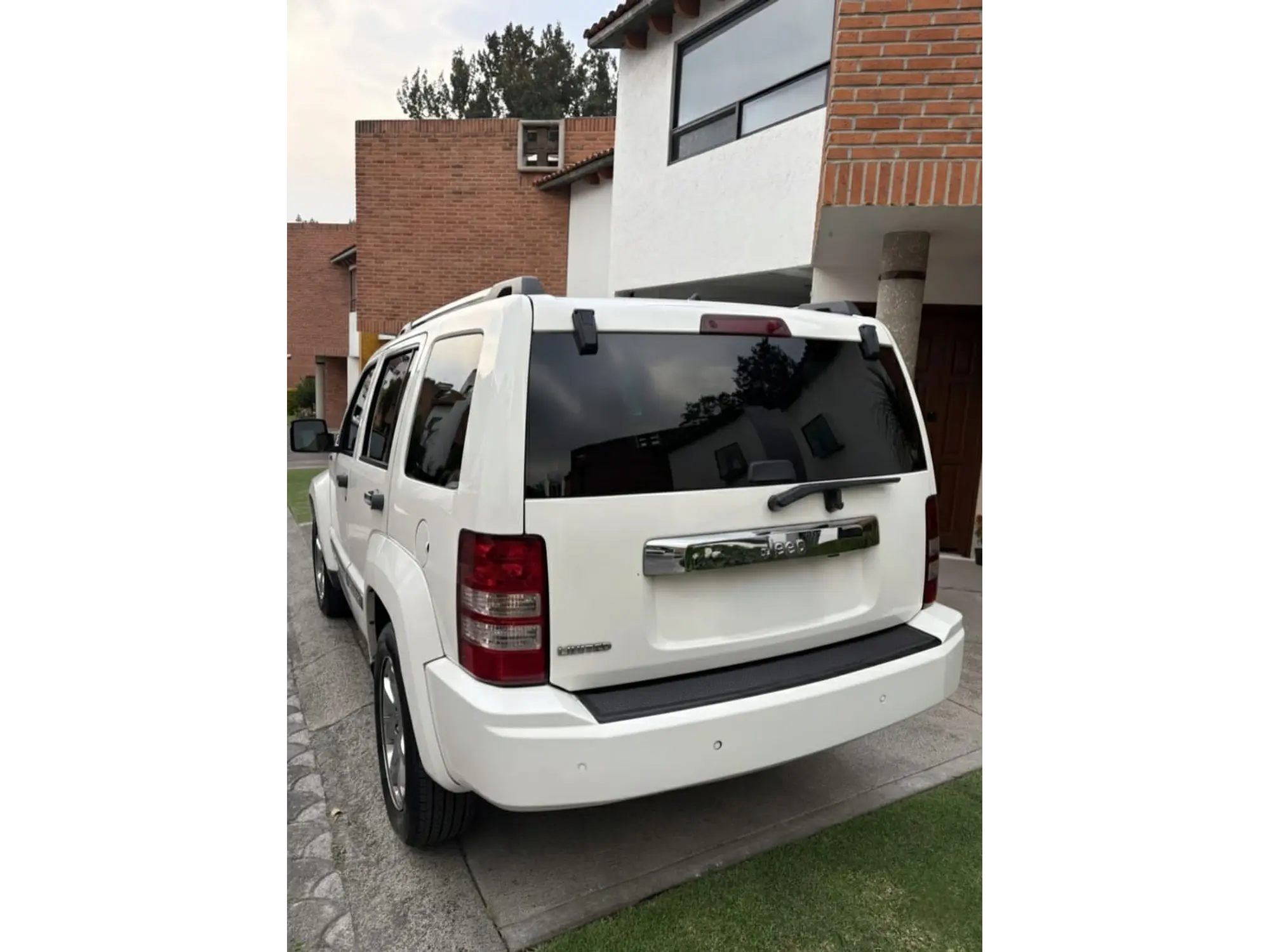 JEEP LIBERTY 3.7 LIMITED BASE 4X2 MT 2009 3