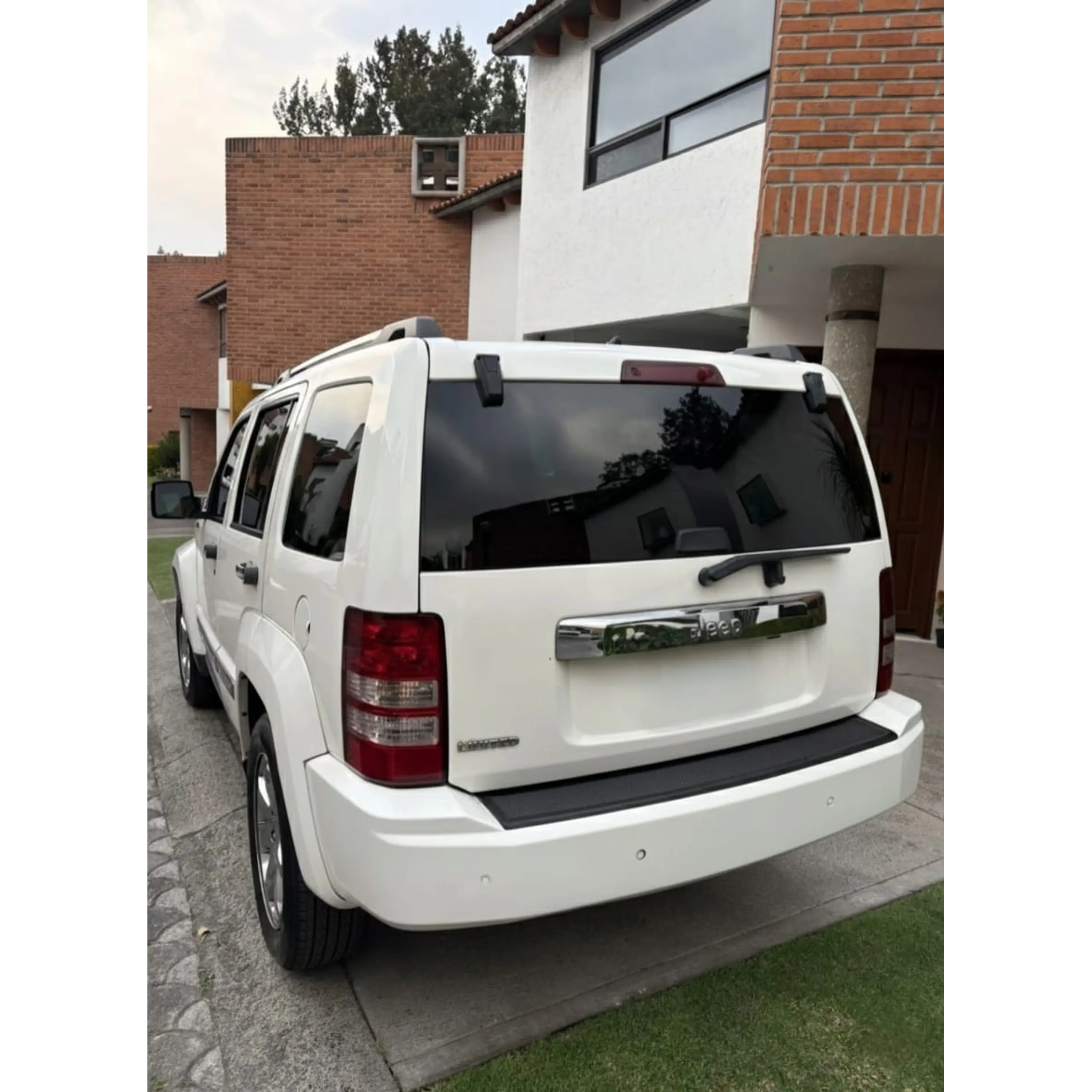 JEEP LIBERTY 3.7 LIMITED BASE 4X2 MT 2009 3