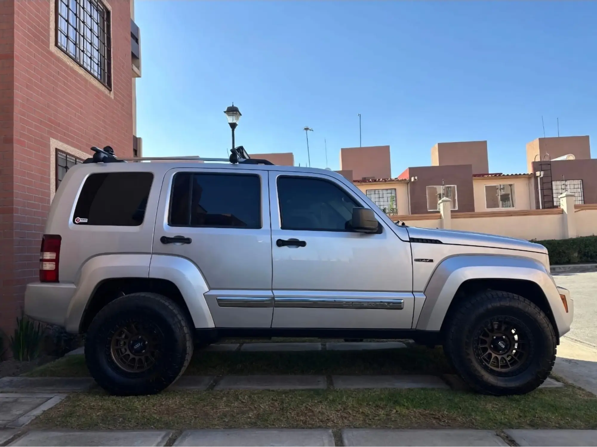 JEEP LIBERTY 3.7 LIMITED 4X4 MT 2013 2