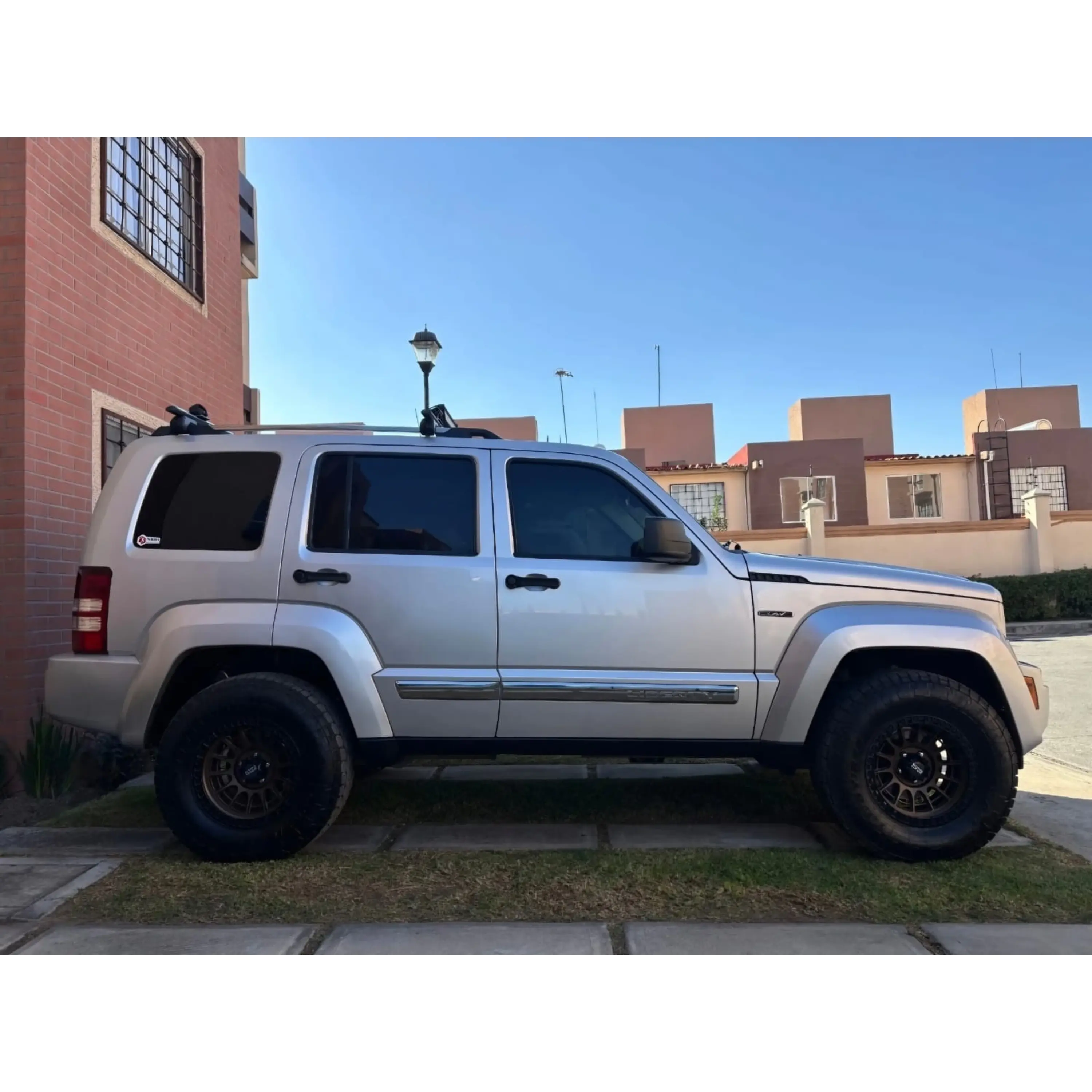 JEEP LIBERTY 3.7 LIMITED 4X4 MT 2013 2