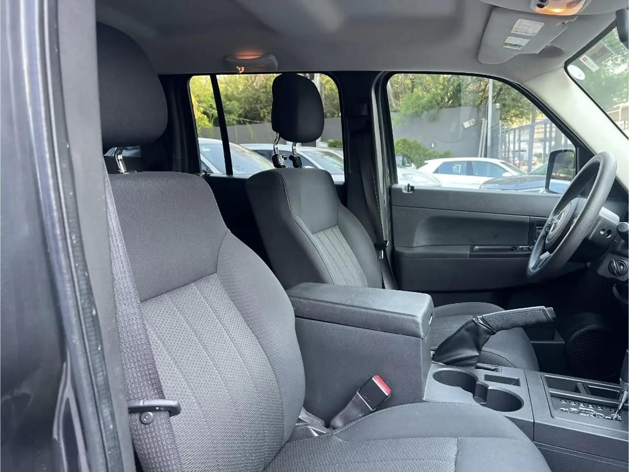 JEEP LIBERTY 3.7 SPORT 4X2 AT 2011 8