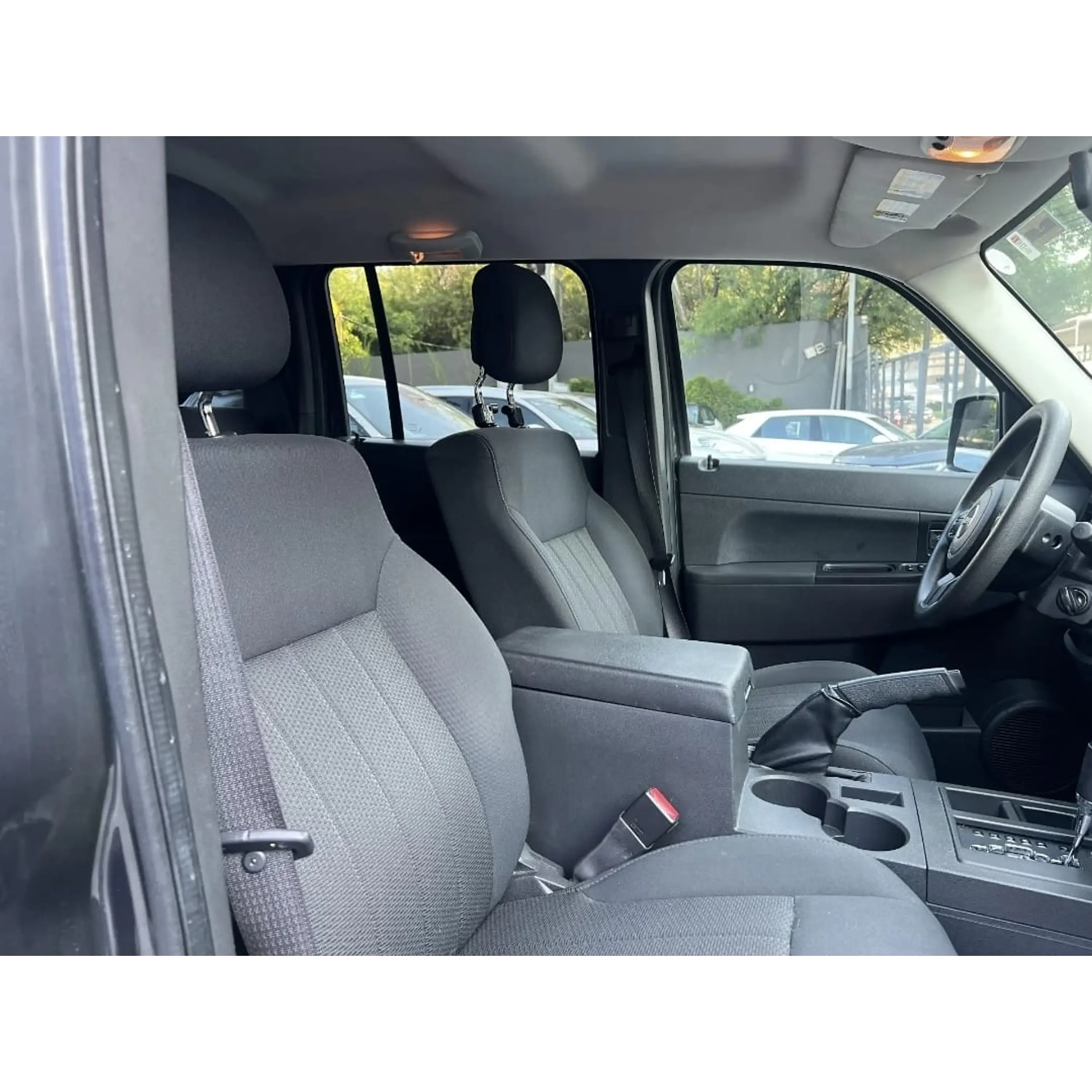 JEEP LIBERTY 3.7 SPORT 4X2 AT 2011 8