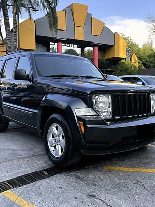 JEEP LIBERTY 3.7 SPORT 4X2 AT 2011