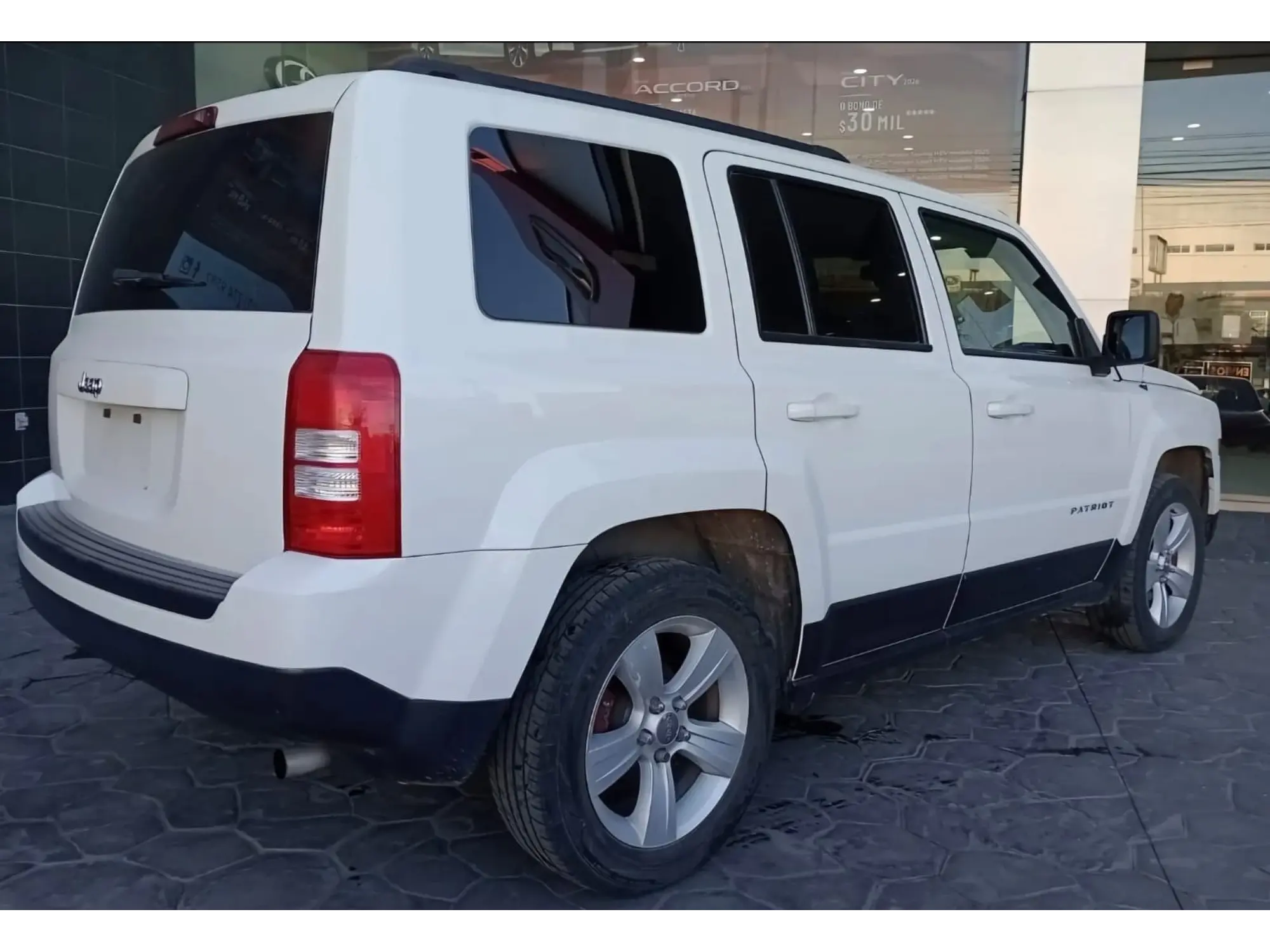 JEEP PATRIOT 2.4 LATITUDE 4X2 AT 2016 7