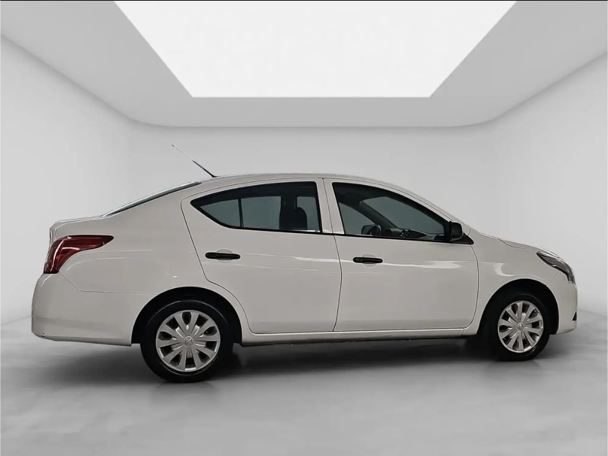 NISSAN VERSA 1.6 V-DRIVE MT 2020 9