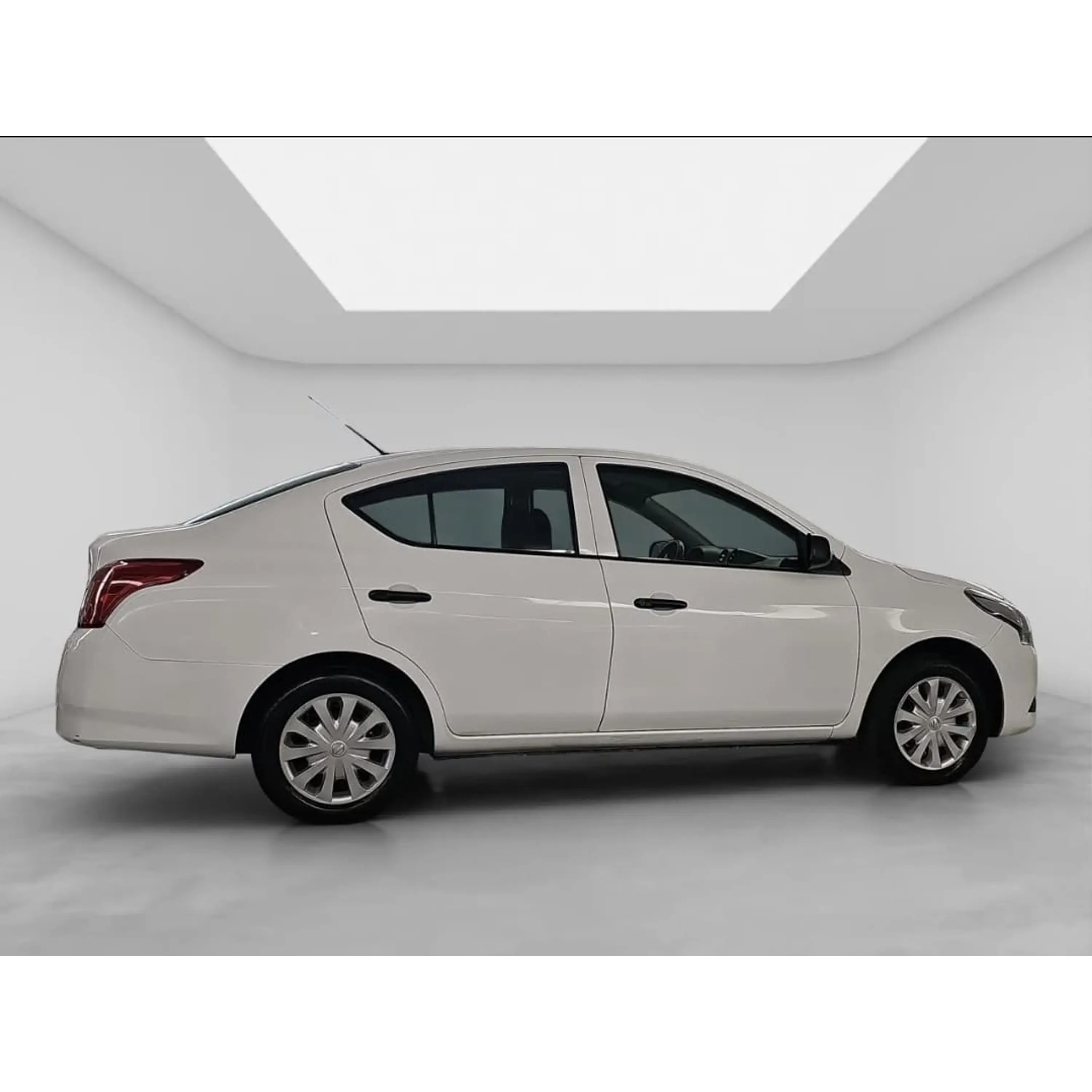 NISSAN VERSA 1.6 V-DRIVE MT 2020 9