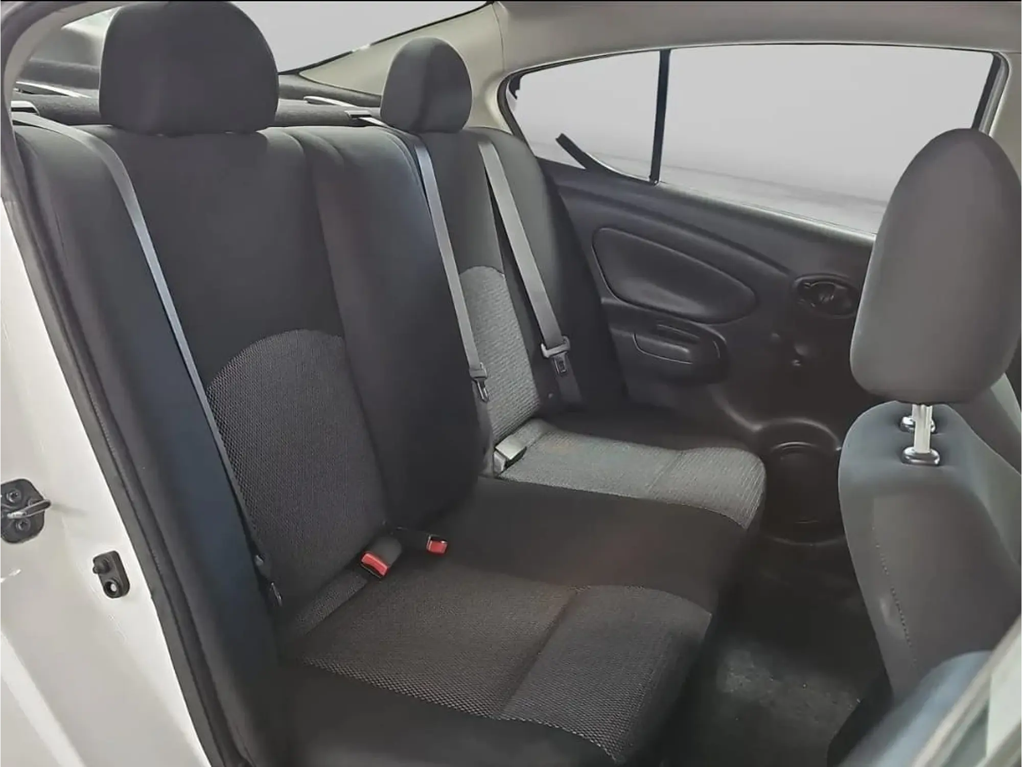 NISSAN VERSA 1.6 V-DRIVE MT 2020 12