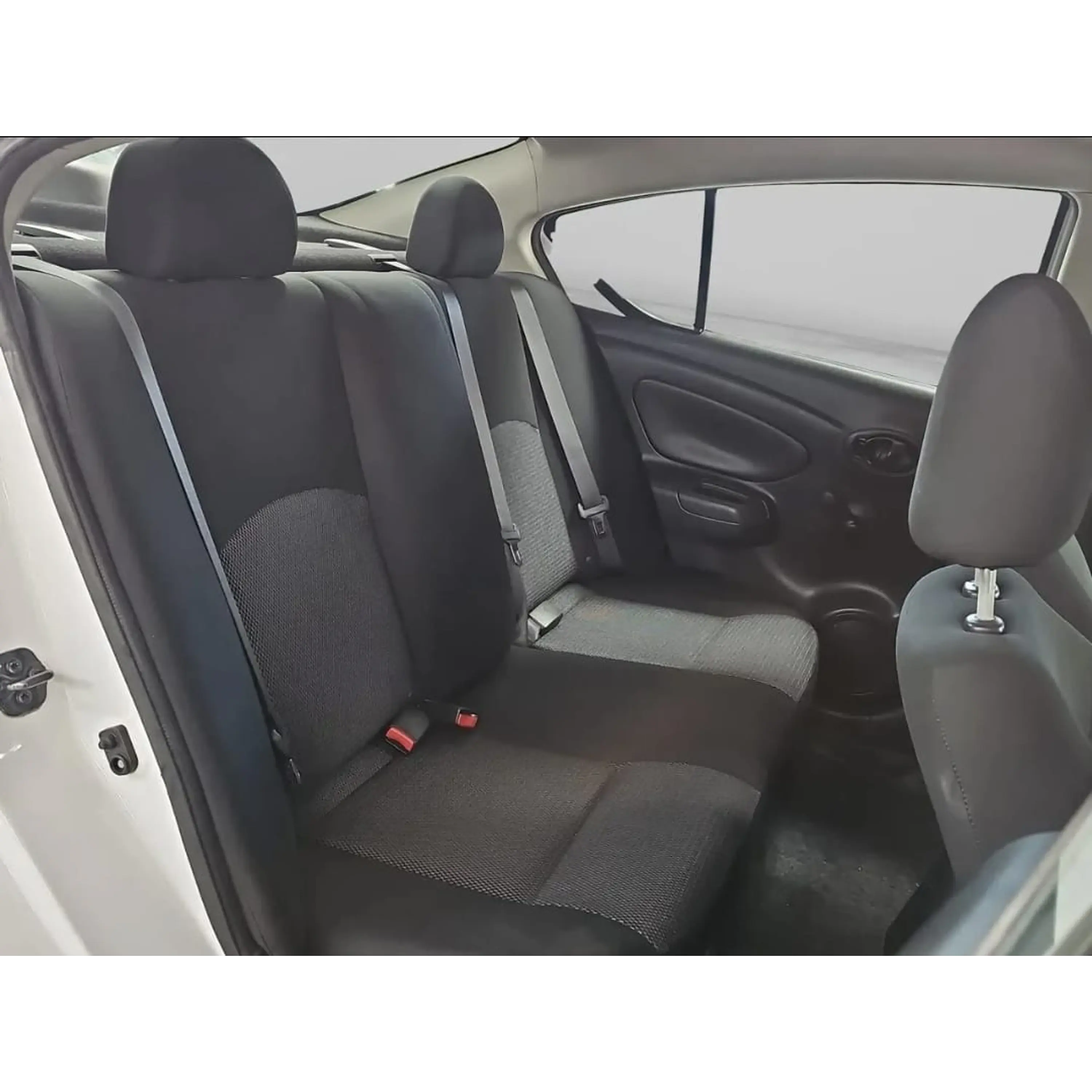 NISSAN VERSA 1.6 V-DRIVE MT 2020 12