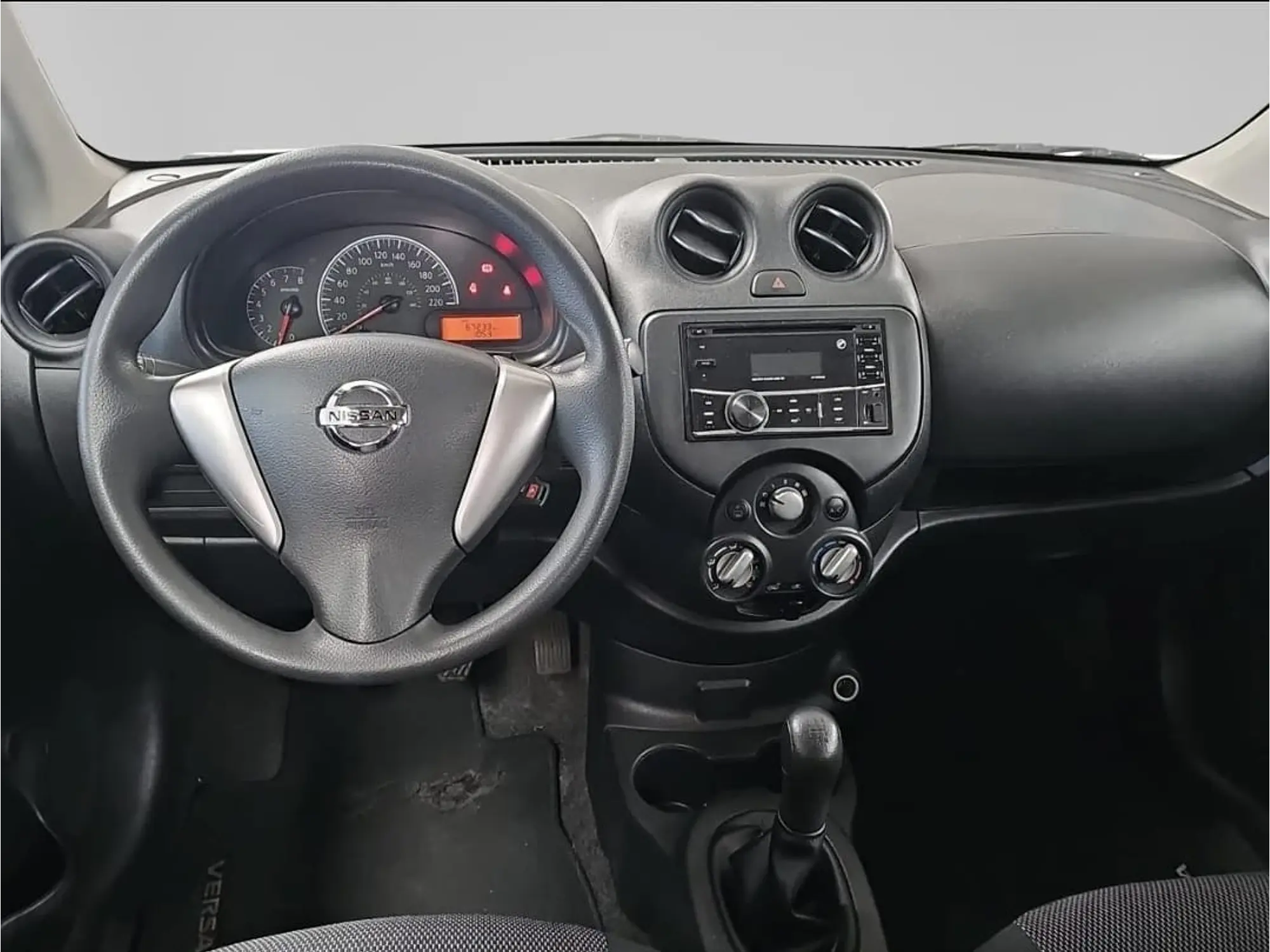 NISSAN VERSA 1.6 V-DRIVE MT 2020 11